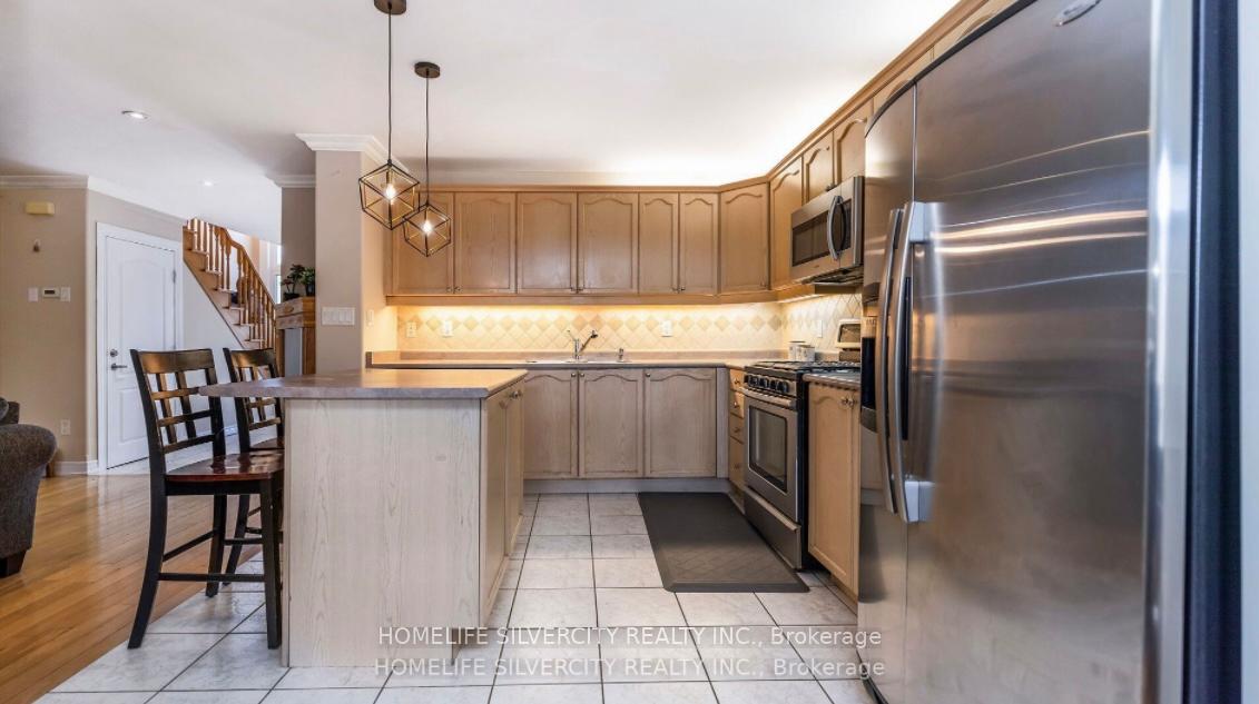 Photo 12 of 25 Oakmeadow Drive, Brampton, Fletcher's Meadow — HOMEH