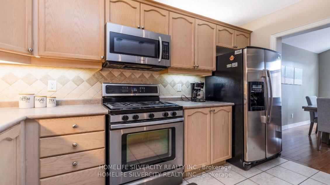 Photo 11 of 25 Oakmeadow Drive, Brampton, Fletcher's Meadow — HOMEH