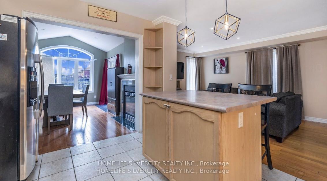 Photo 13 of 25 Oakmeadow Drive, Brampton, Fletcher's Meadow — HOMEH
