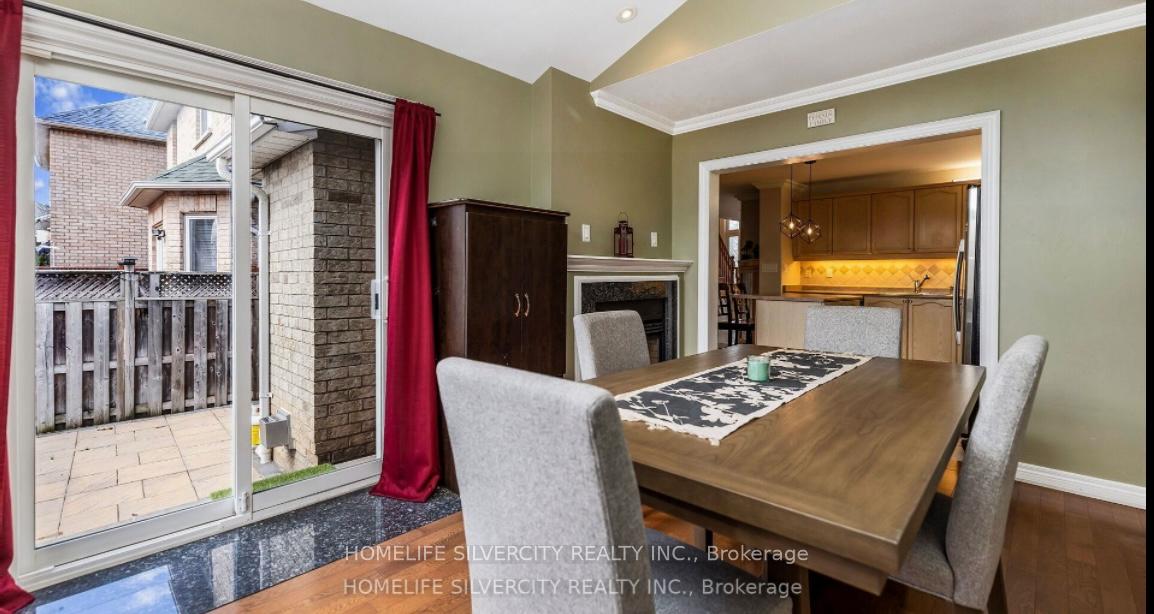 Photo 14 of 25 Oakmeadow Drive, Brampton, Fletcher's Meadow — HOMEH