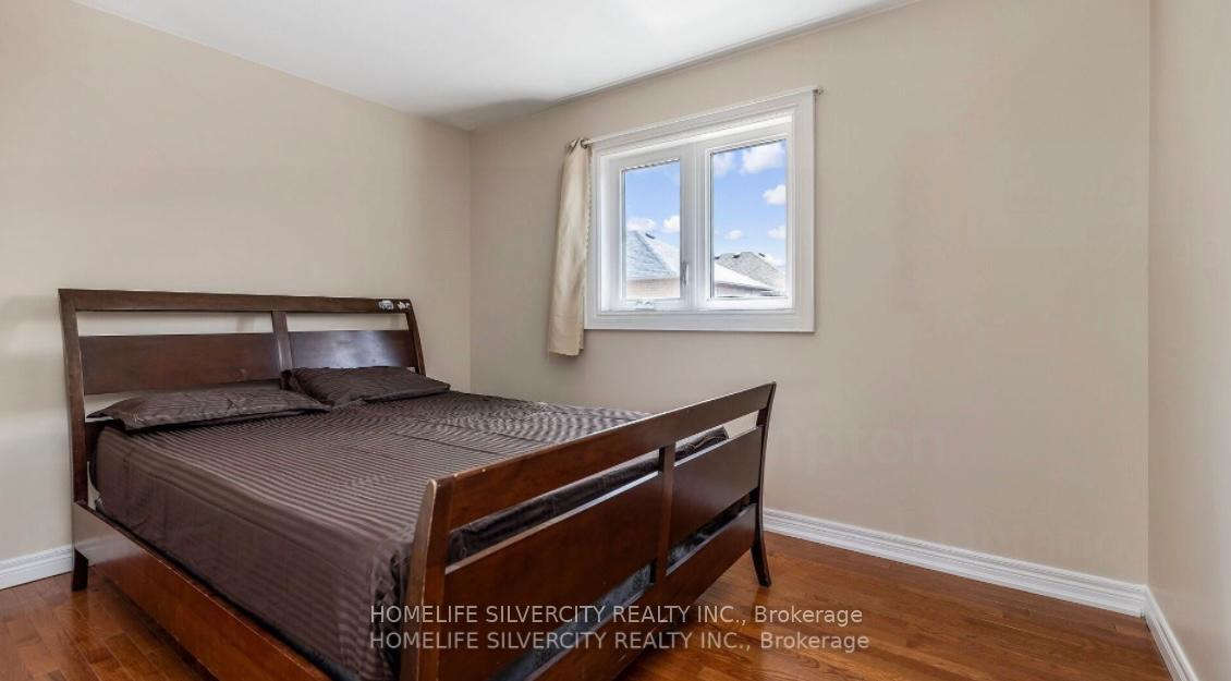 Photo 18 of 25 Oakmeadow Drive, Brampton, Fletcher's Meadow — HOMEH