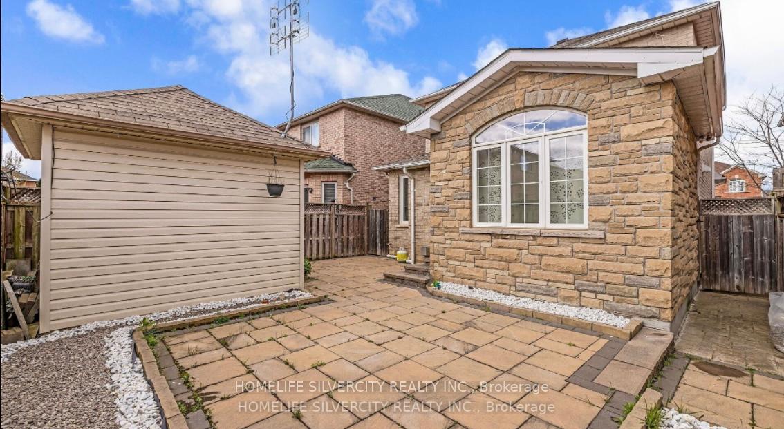 Photo 27 of 25 Oakmeadow Drive, Brampton, Fletcher's Meadow — HOMEH