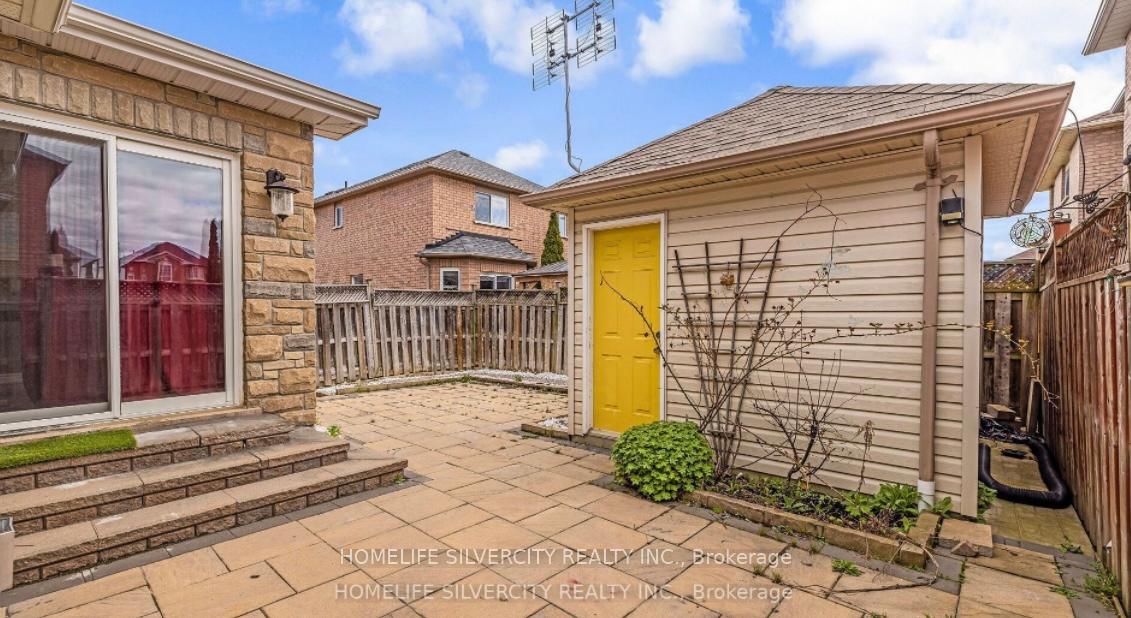 Photo 29 of 25 Oakmeadow Drive, Brampton, Fletcher's Meadow — HOMEH