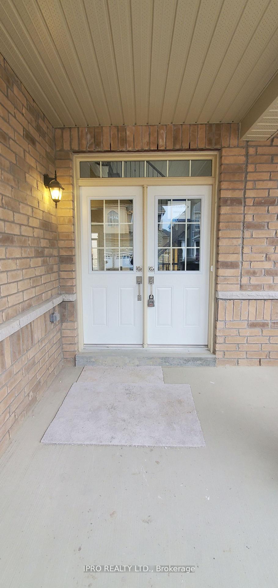 Photo 2 of 10 Northern Breeze Crescent, Whitby, Rolling Acres — HOMEH
