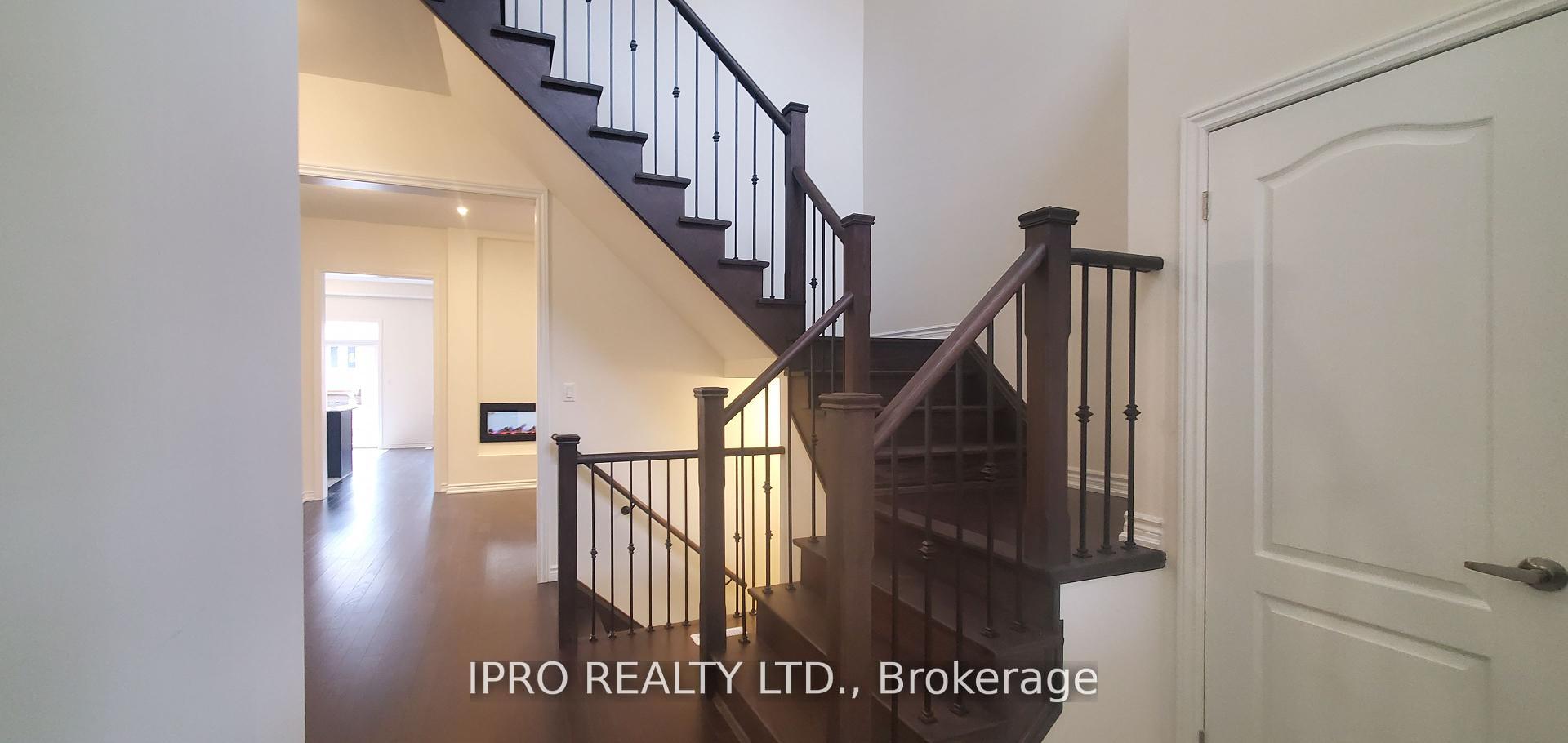 Photo 5 of 10 Northern Breeze Crescent, Whitby, Rolling Acres — HOMEH