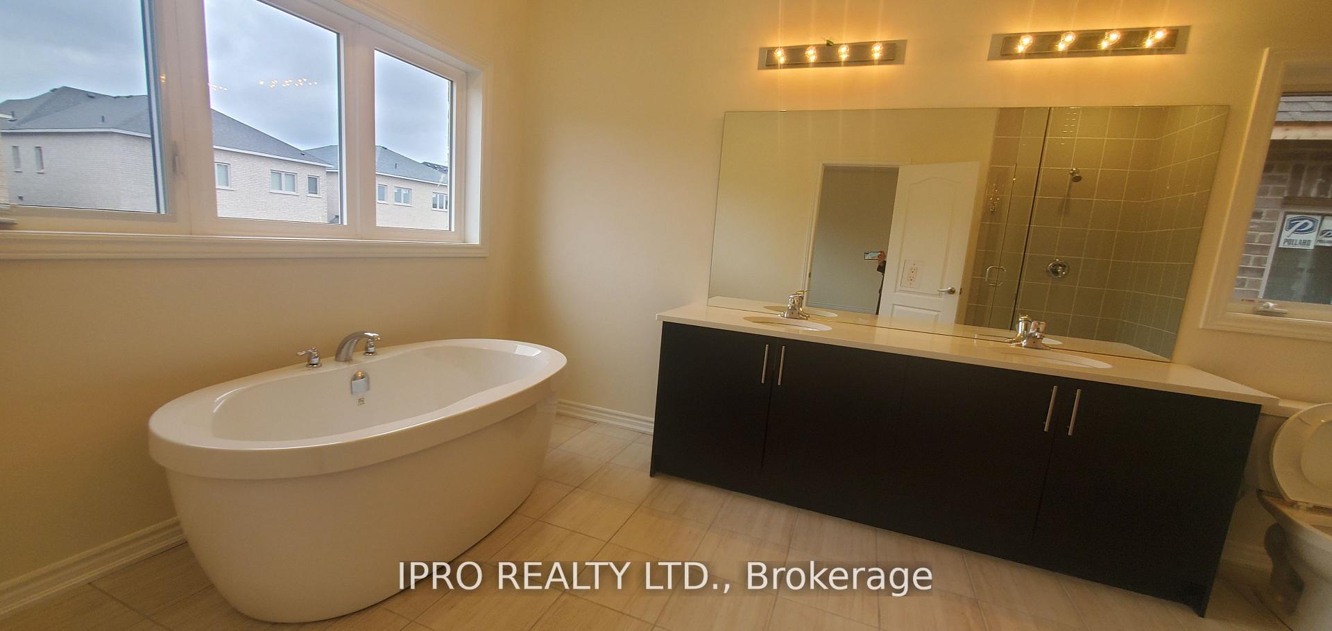 Photo 12 of 10 Northern Breeze Crescent, Whitby, Rolling Acres — HOMEH