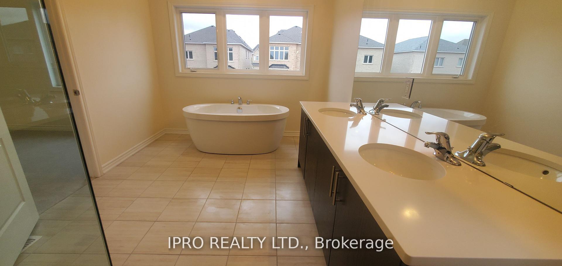 Photo 23 of 10 Northern Breeze Crescent, Whitby, Rolling Acres — HOMEH