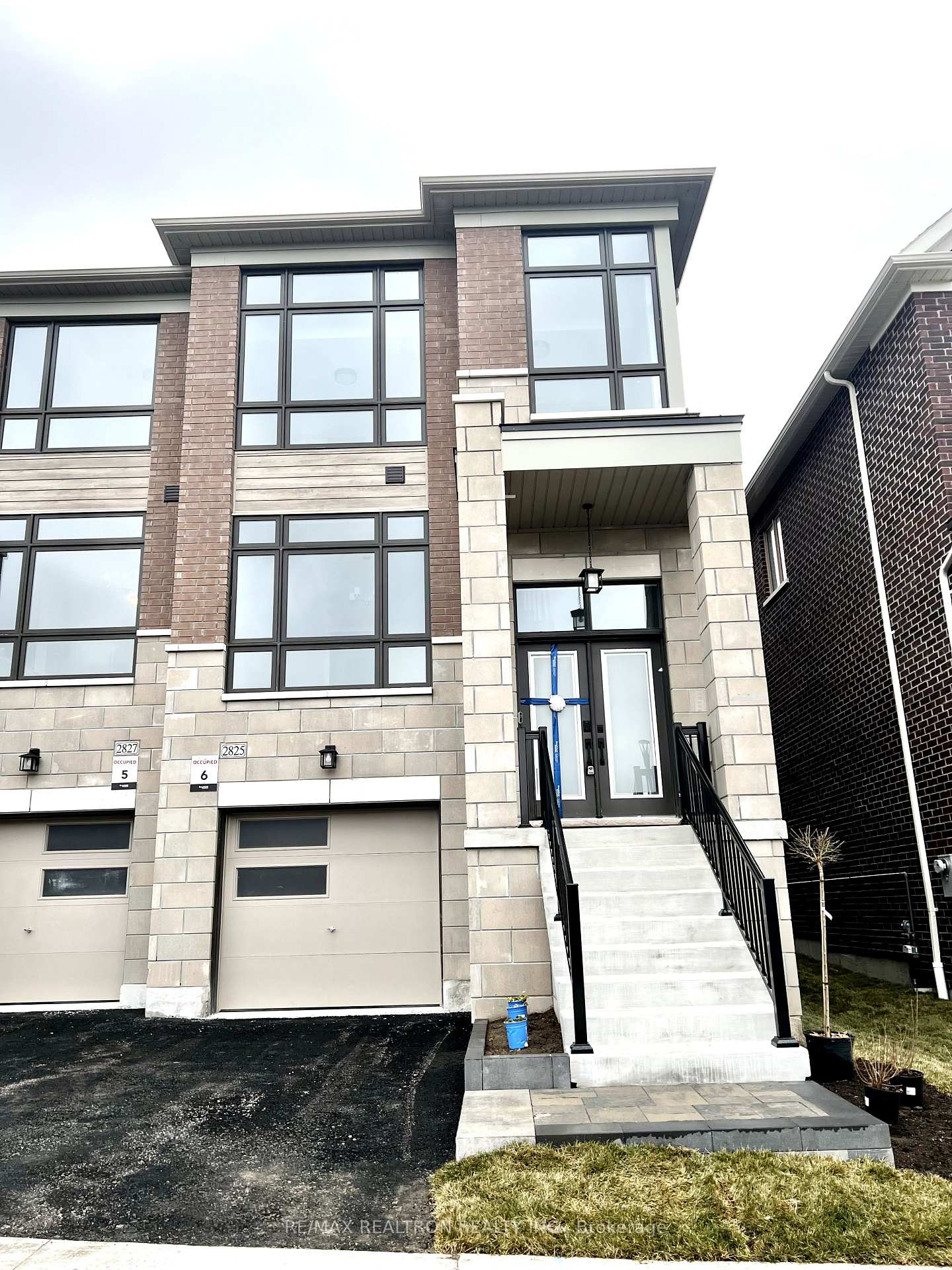 Front of 2825 Albatross Way
