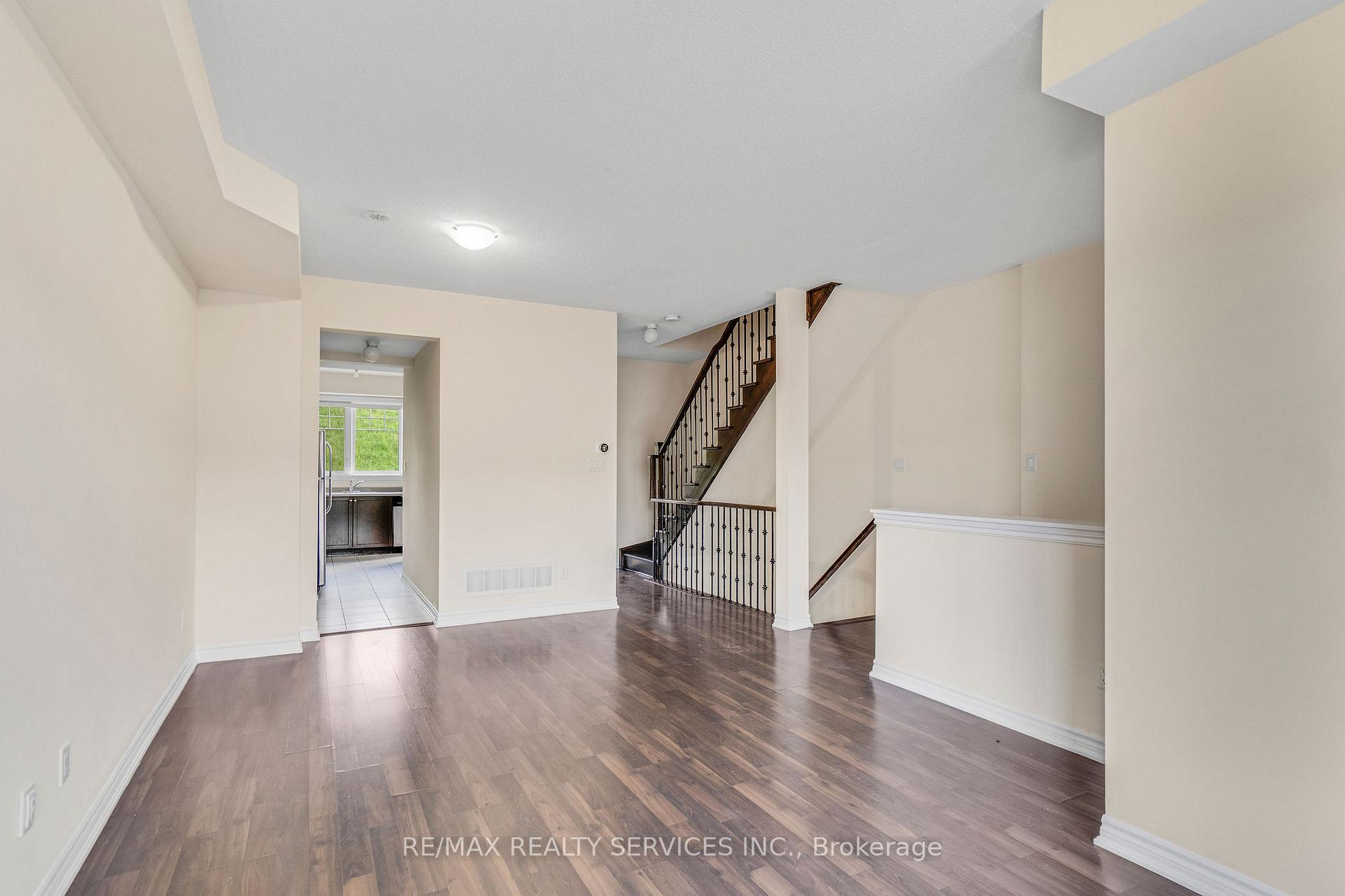 Photo 5 of 46 New Pines Trail, Brampton, Heart Lake East — HOMEH