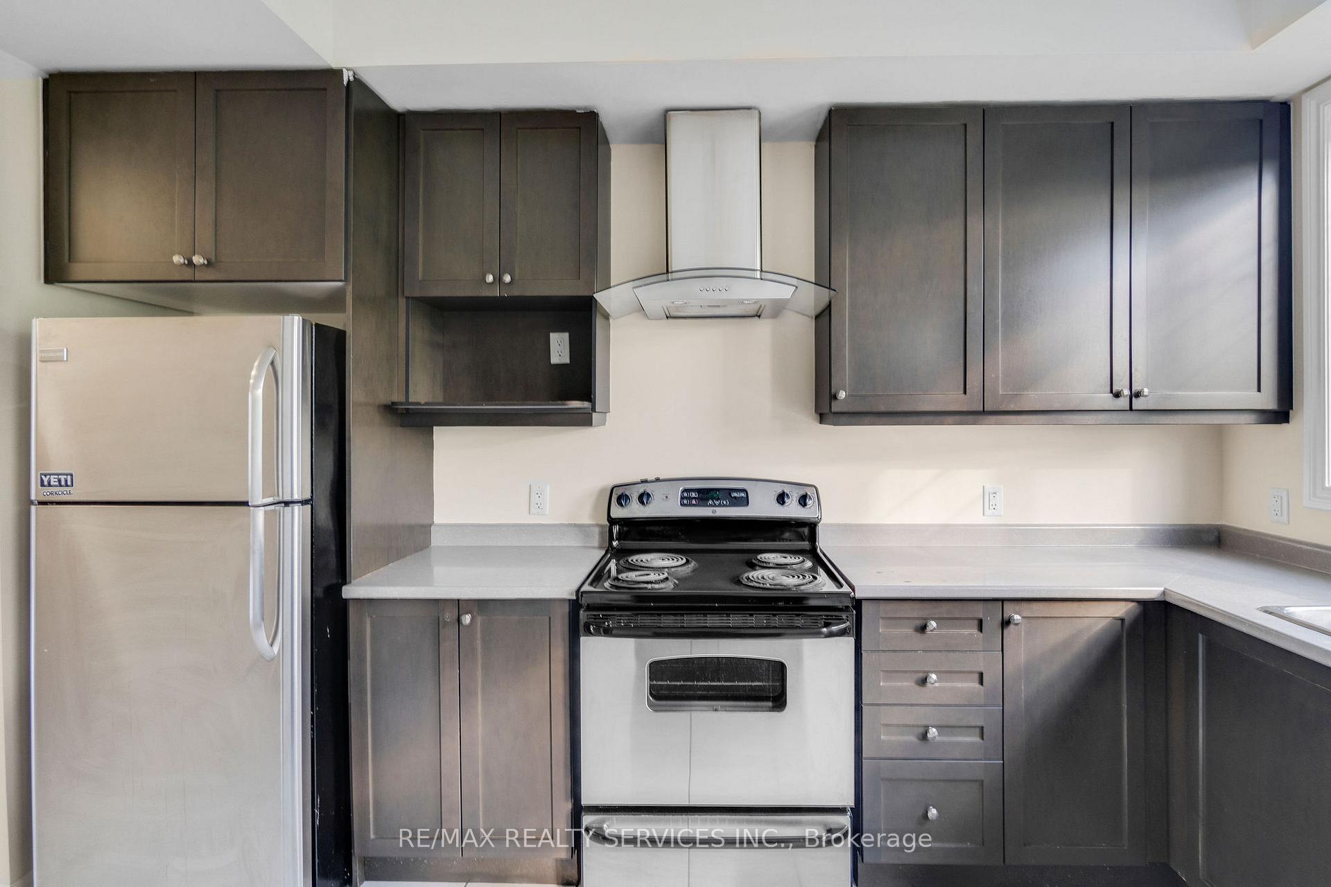 Photo 9 of 46 New Pines Trail, Brampton, Heart Lake East — HOMEH