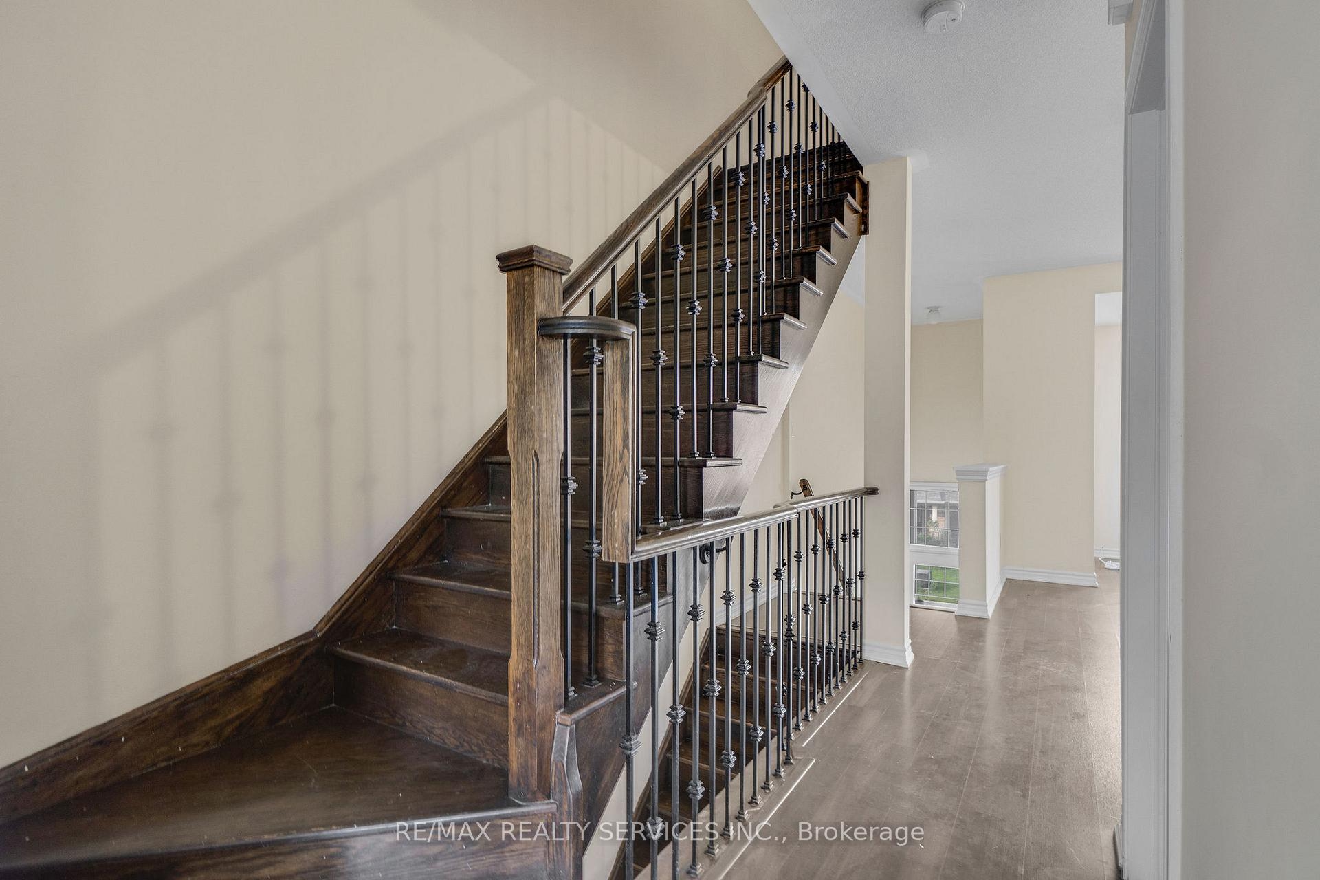 Photo 12 of 46 New Pines Trail, Brampton, Heart Lake East — HOMEH
