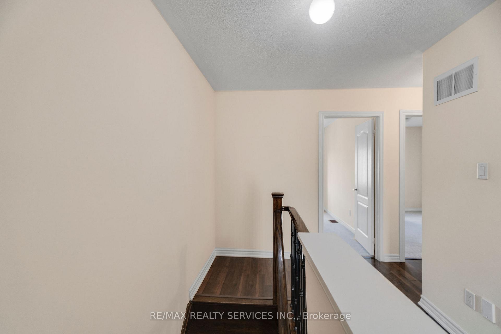 Photo 13 of 46 New Pines Trail, Brampton, Heart Lake East — HOMEH