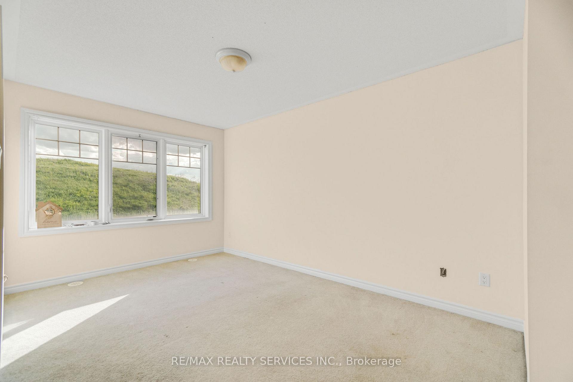 Photo 15 of 46 New Pines Trail, Brampton, Heart Lake East — HOMEH