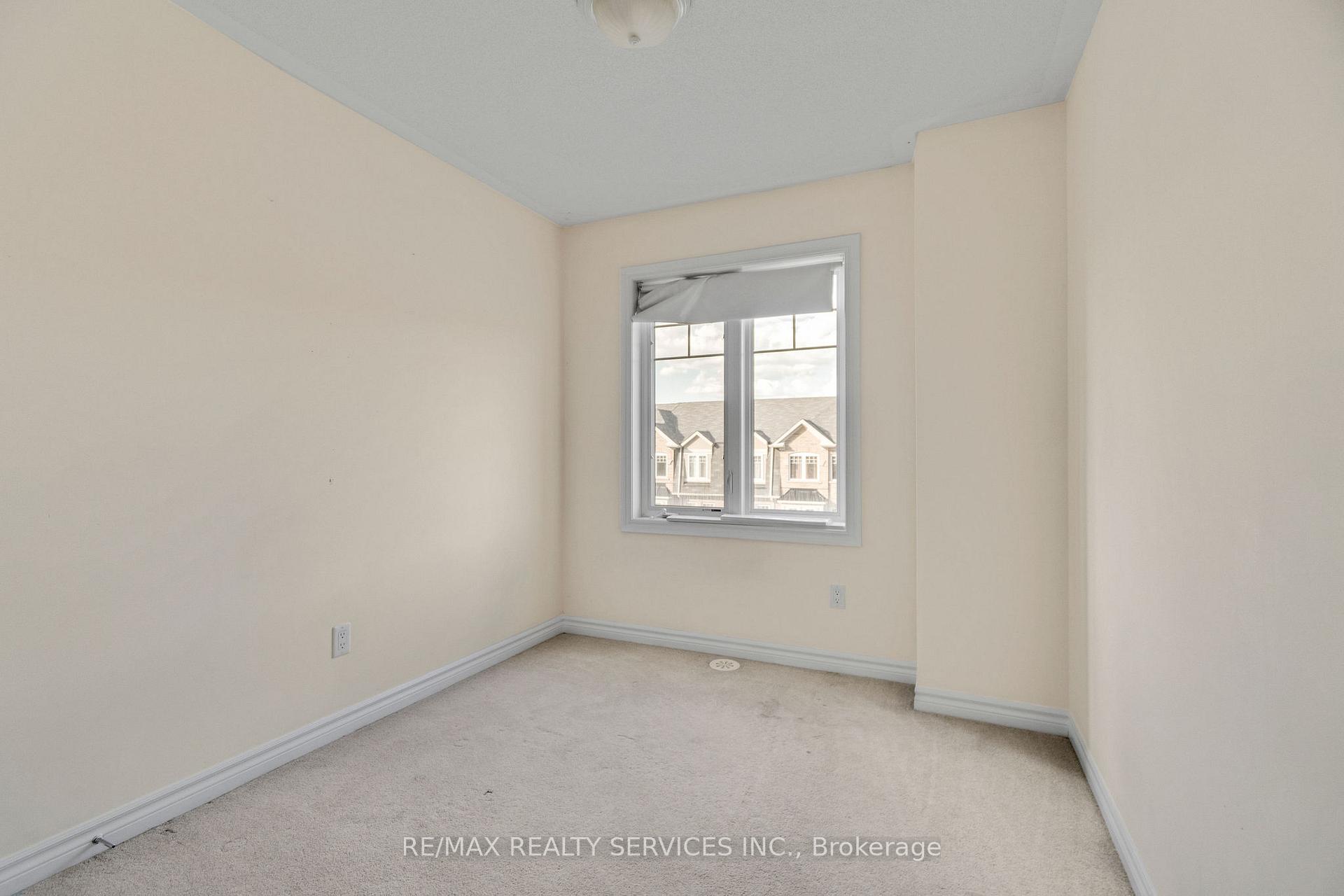 Photo 20 of 46 New Pines Trail, Brampton, Heart Lake East — HOMEH