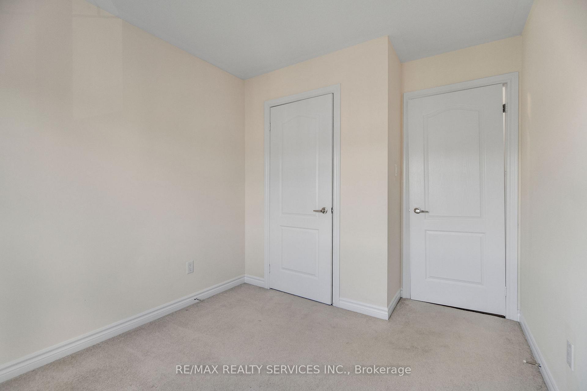 Photo 23 of 46 New Pines Trail, Brampton, Heart Lake East — HOMEH