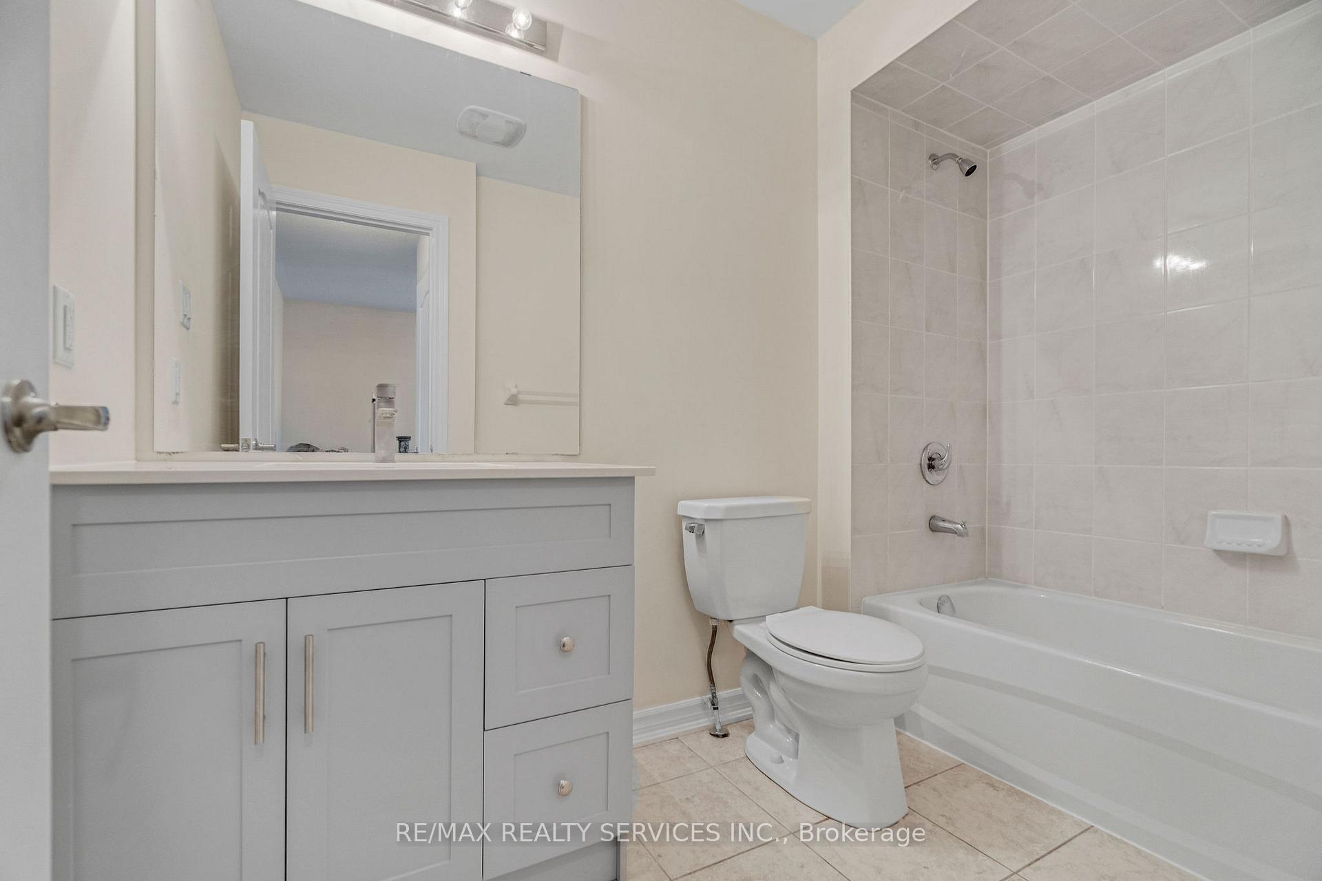 Photo 21 of 46 New Pines Trail, Brampton, Heart Lake East — HOMEH