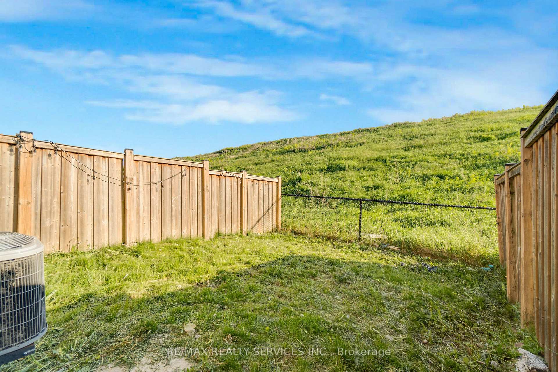 Photo 27 of 46 New Pines Trail, Brampton, Heart Lake East — HOMEH