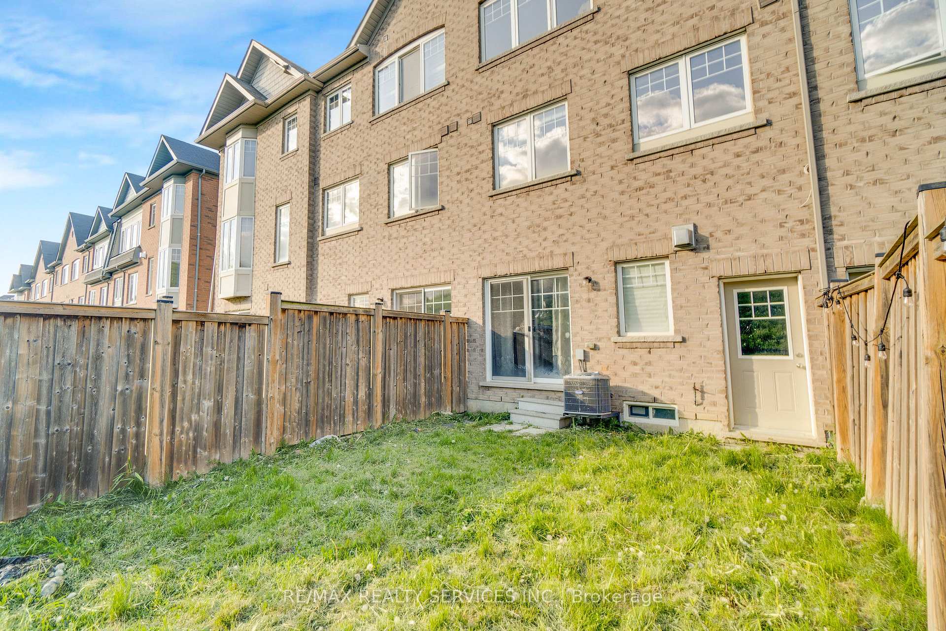 Photo 28 of 46 New Pines Trail, Brampton, Heart Lake East — HOMEH