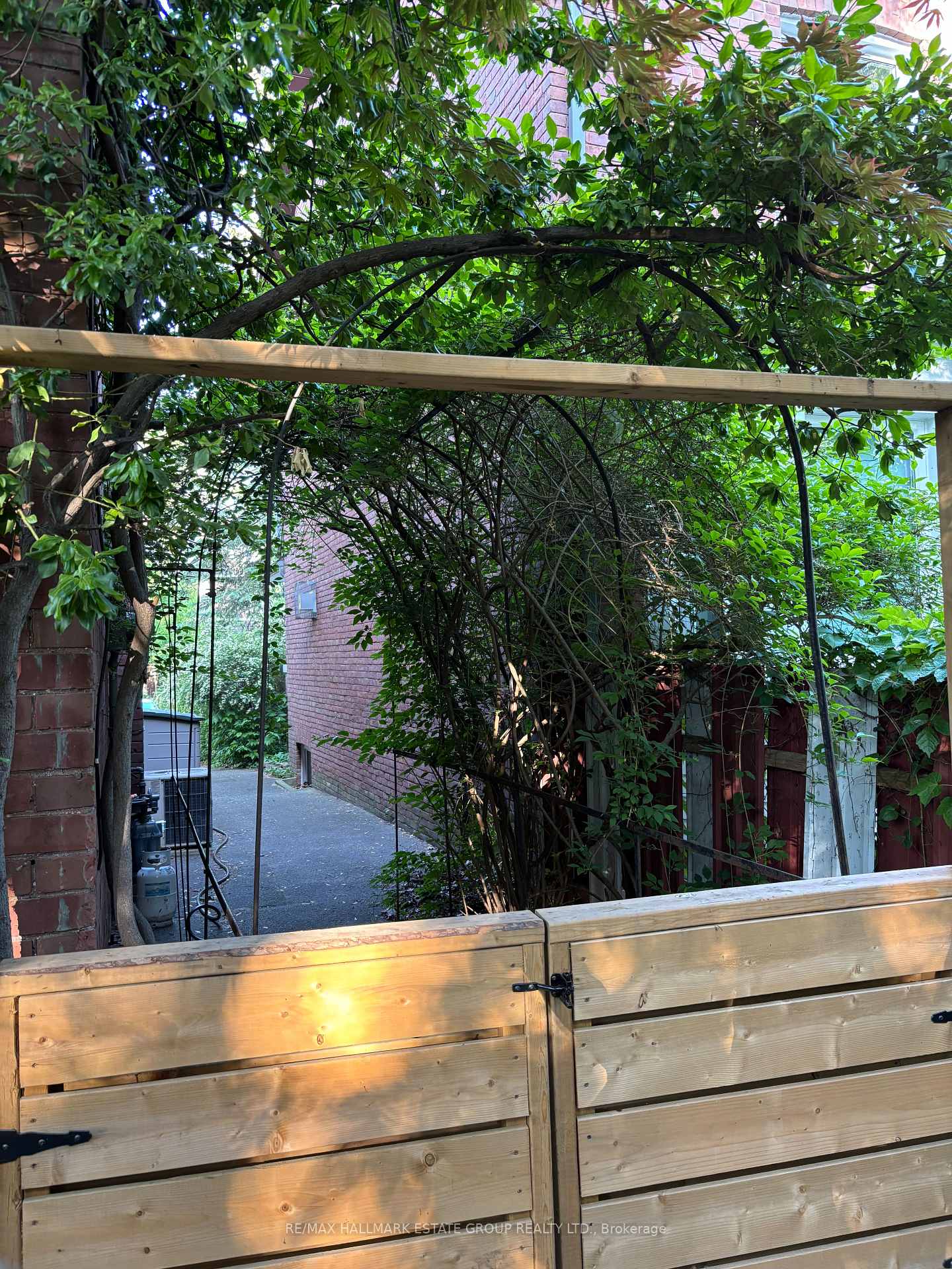Photo 24 of 62 Hambly Avenue, Toronto, The Beaches — HOMEH