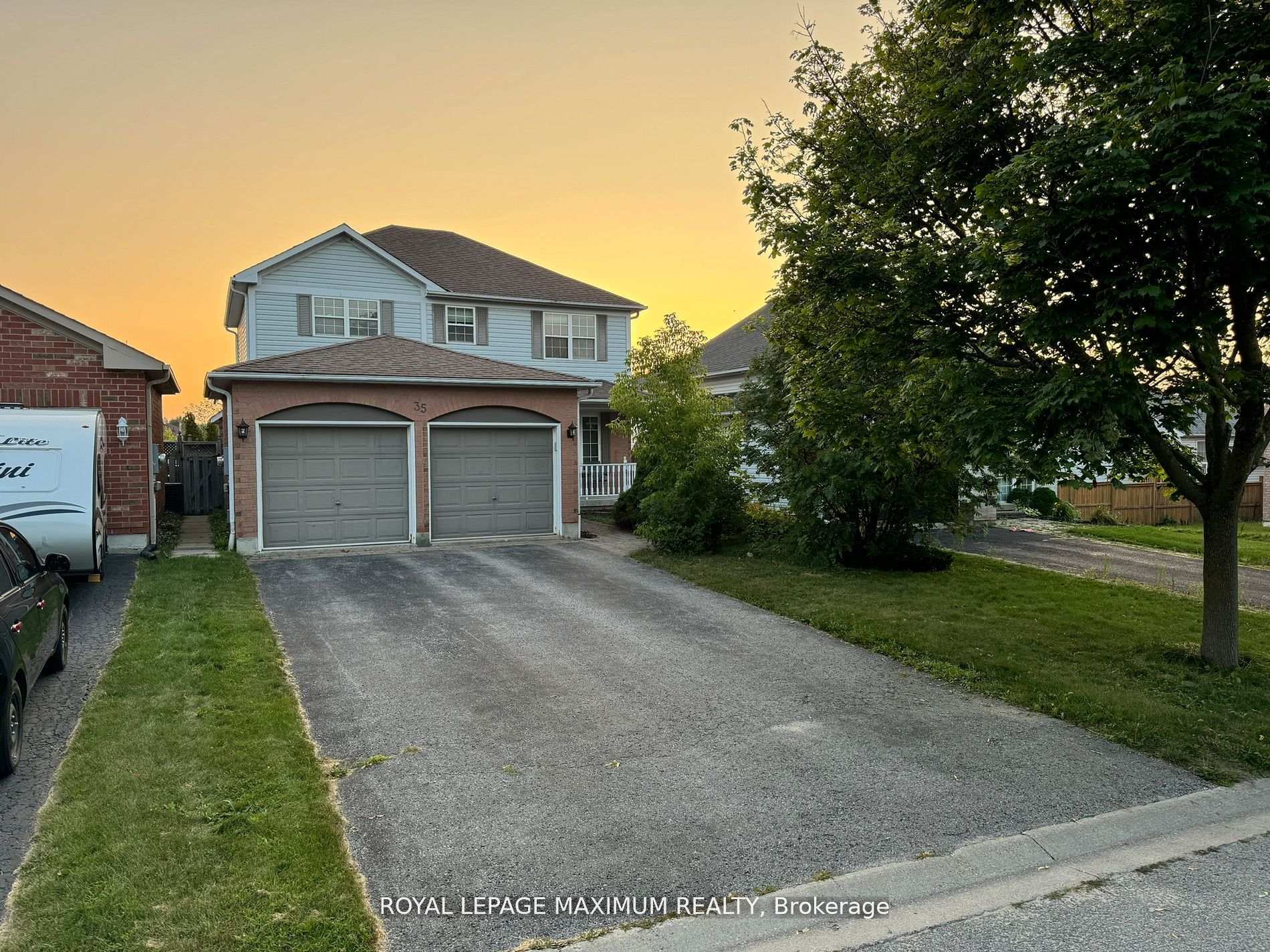 Photo 2 of 35 Draper Crescent, Barrie, Painswick North — HOMEH