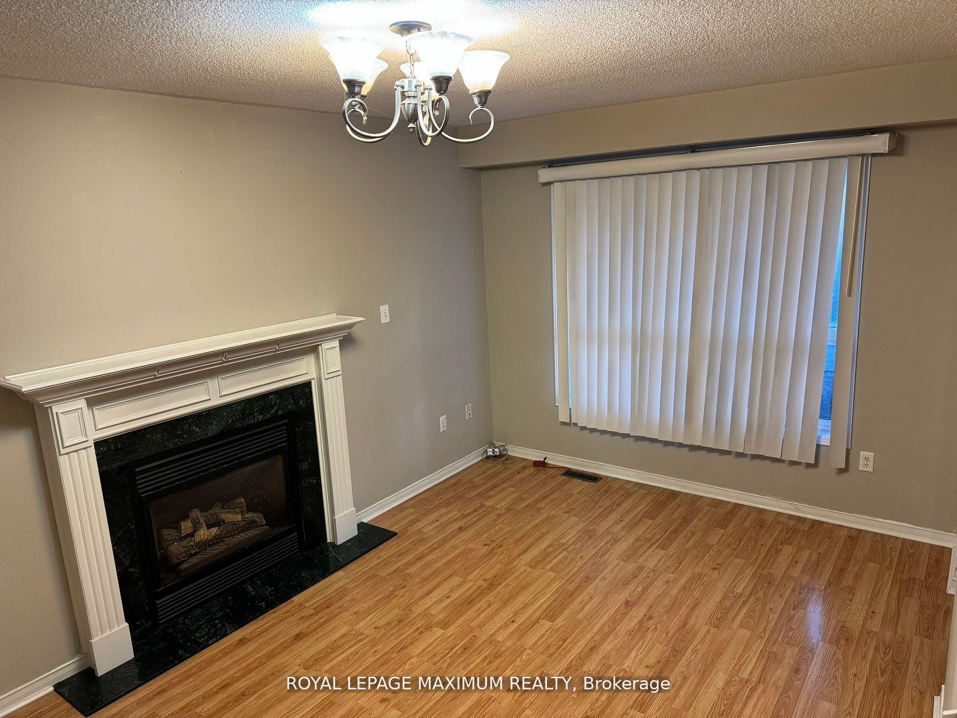 Photo 7 of 35 Draper Crescent, Barrie, Painswick North — HOMEH