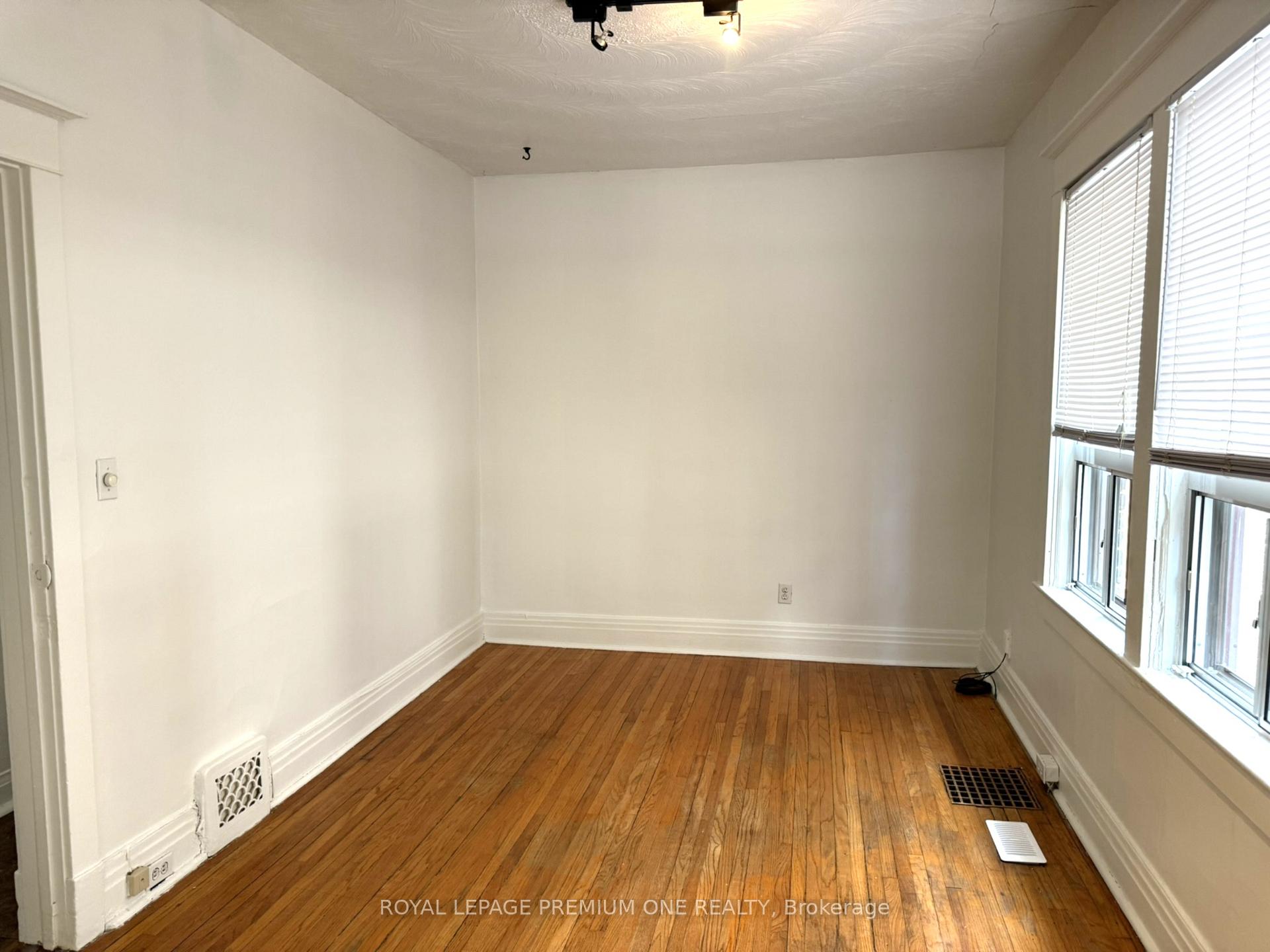 Photo 8 of Unit MAIN, 2087 Gerrard Street E, Toronto, East End-Danforth — HOMEH