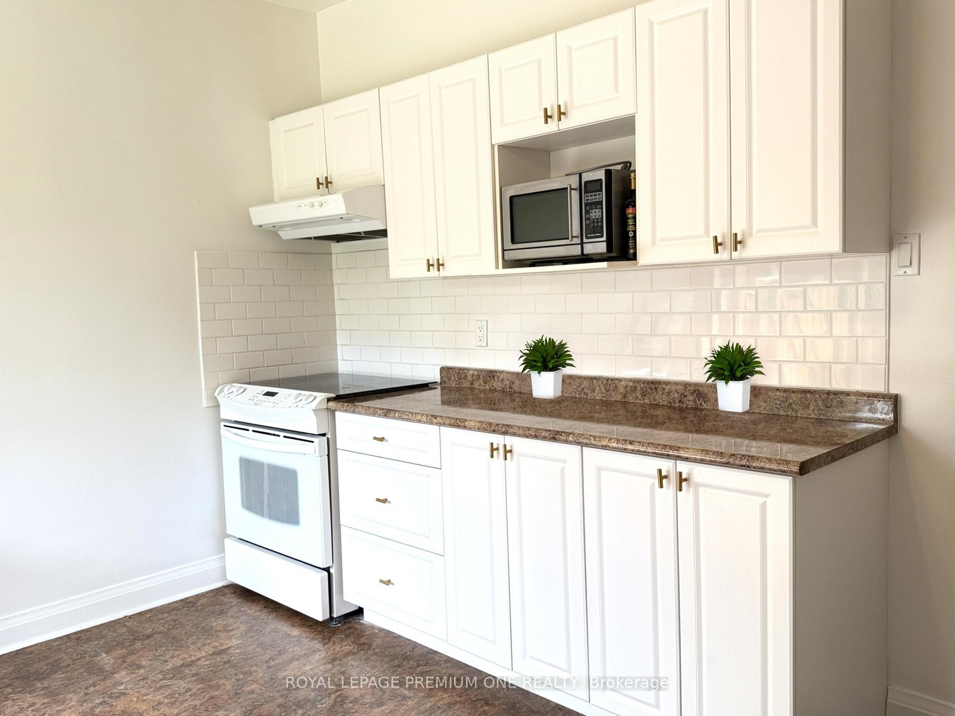 Photo 6 of Unit MAIN, 2087 Gerrard Street E, Toronto, East End-Danforth — HOMEH