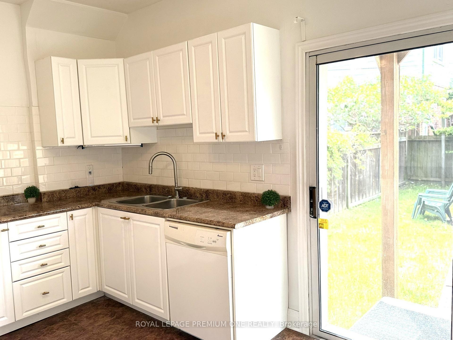 Photo 9 of Unit MAIN, 2087 Gerrard Street E, Toronto, East End-Danforth — HOMEH