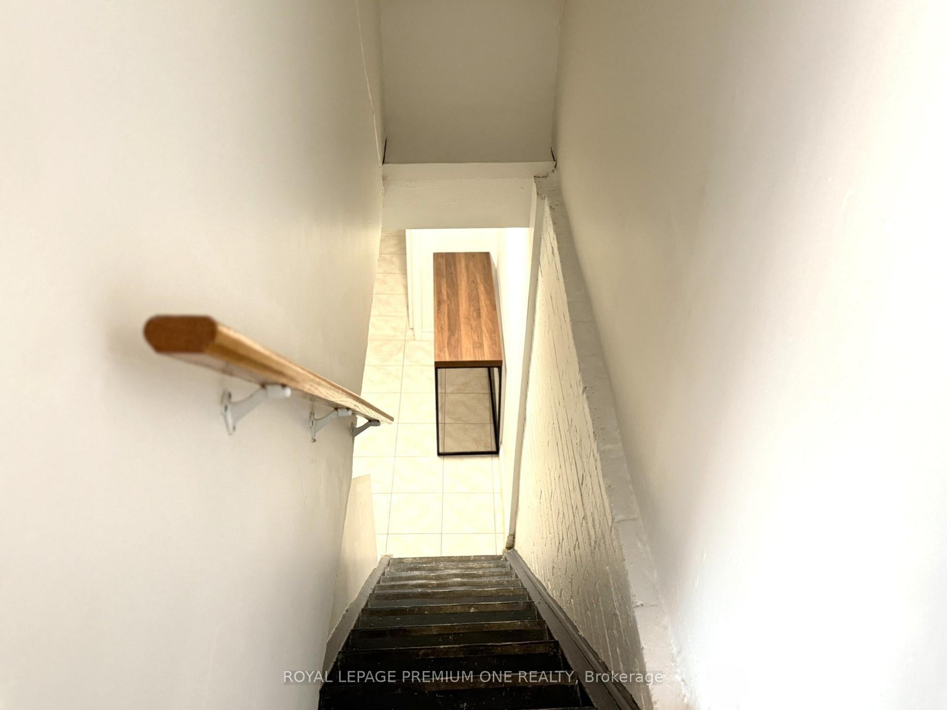 Photo 10 of Unit MAIN, 2087 Gerrard Street E, Toronto, East End-Danforth — HOMEH