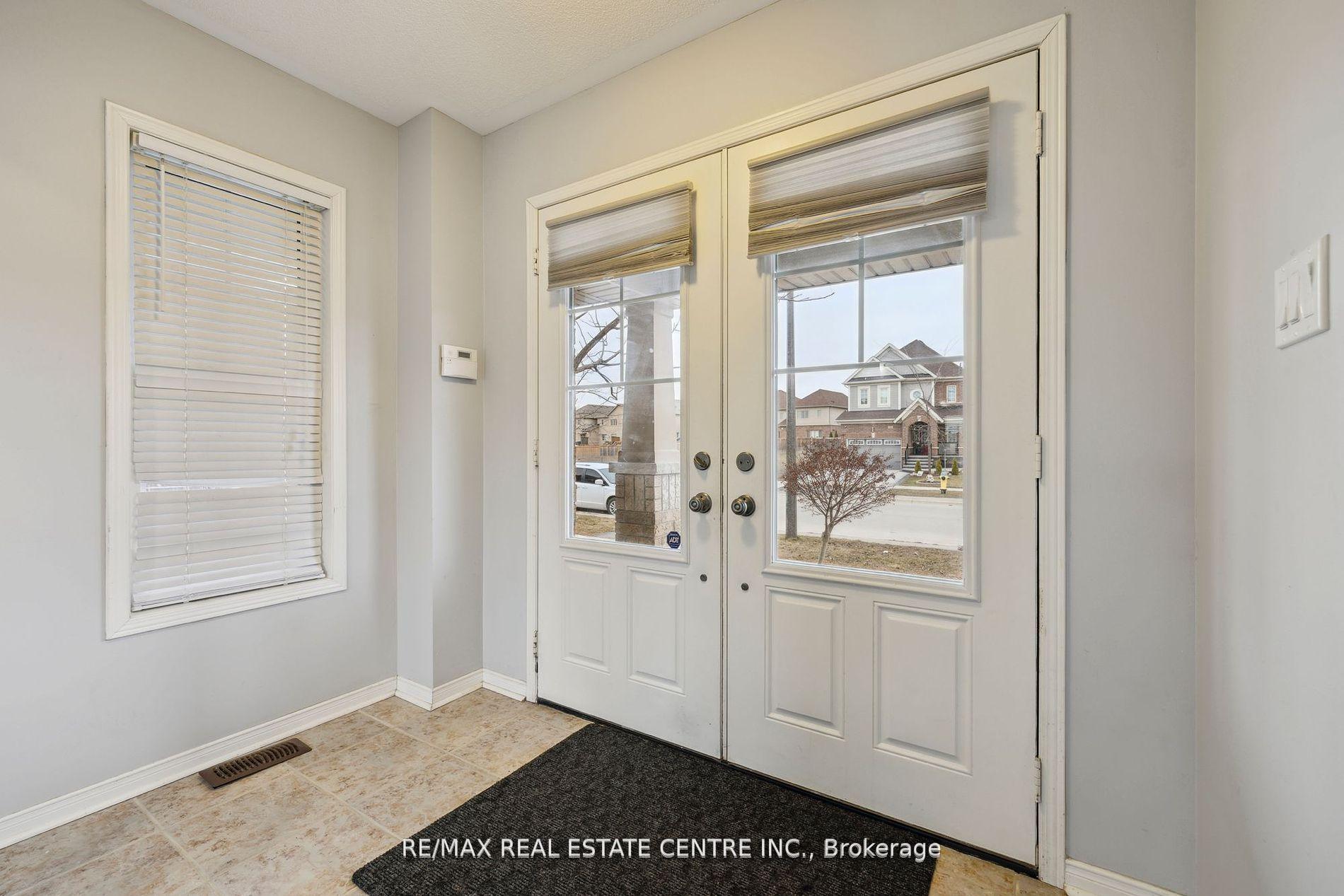 Photo 2 of 17 Treetops Boulevard, New Tecumseth, Alliston — HOMEH