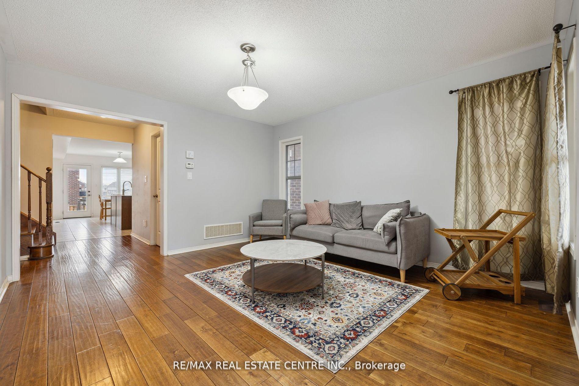 Photo 4 of 17 Treetops Boulevard, New Tecumseth, Alliston — HOMEH
