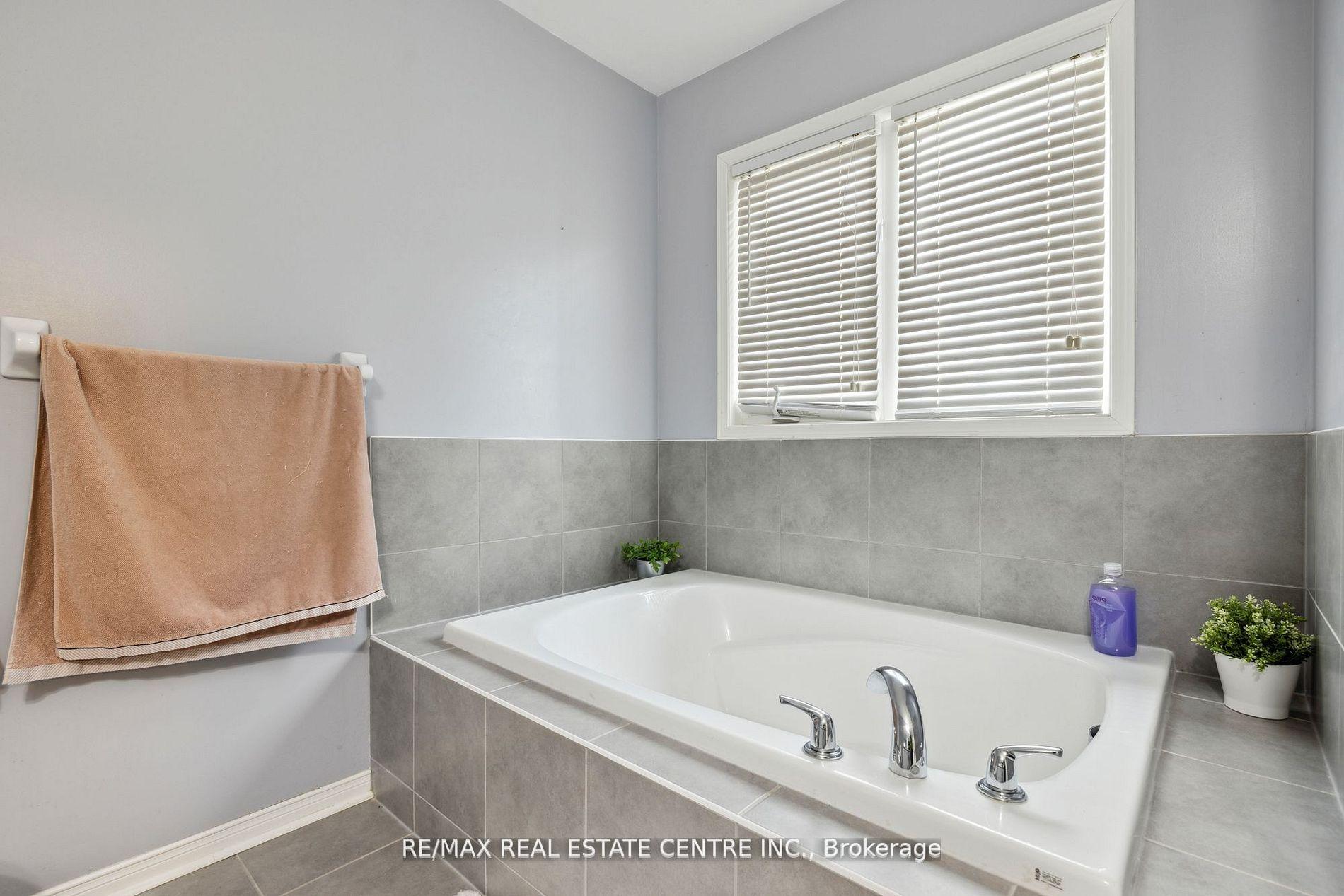 Photo 23 of 17 Treetops Boulevard, New Tecumseth, Alliston — HOMEH