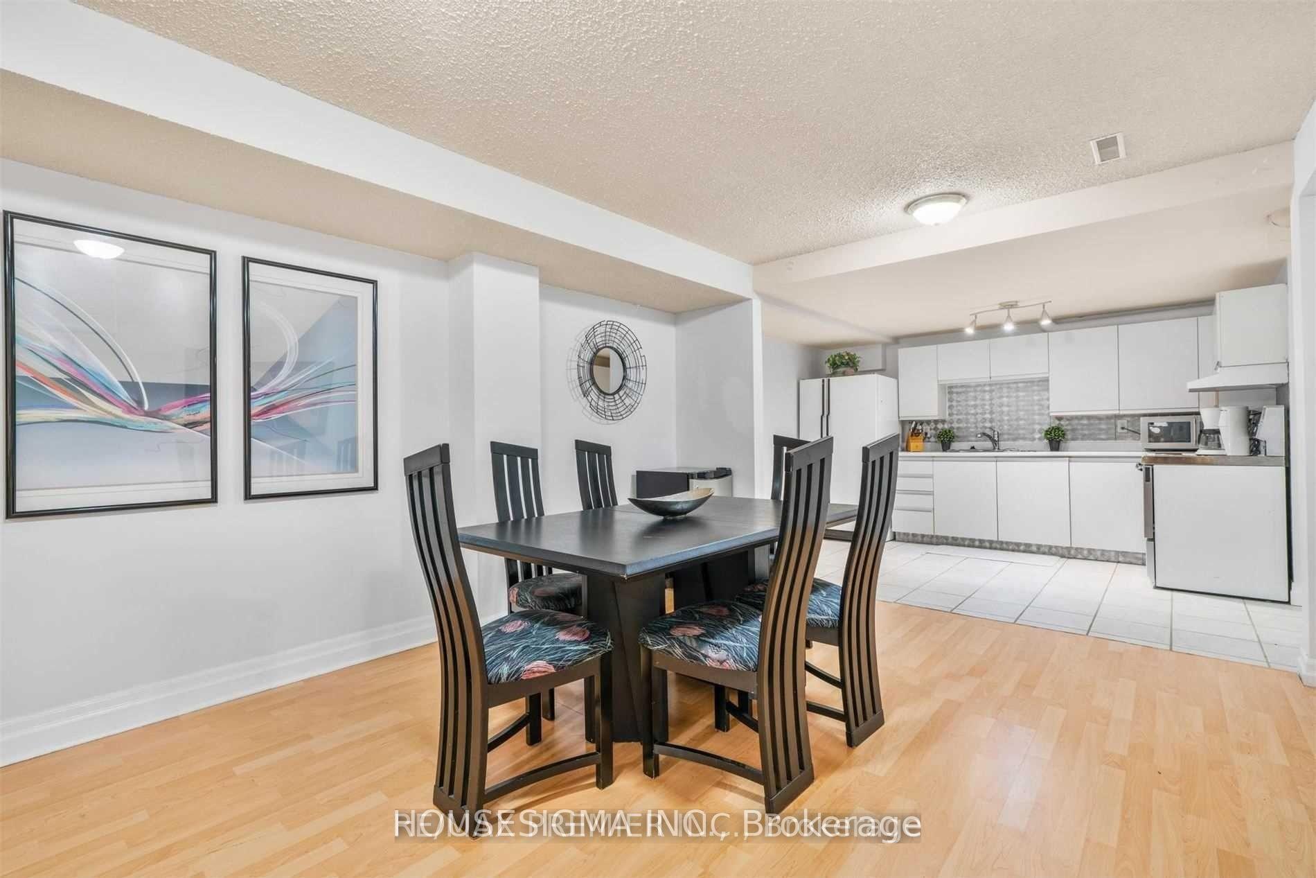 Photo 6 of 131 Greenpark Boulevard, Vaughan, East Woodbridge — HOMEH