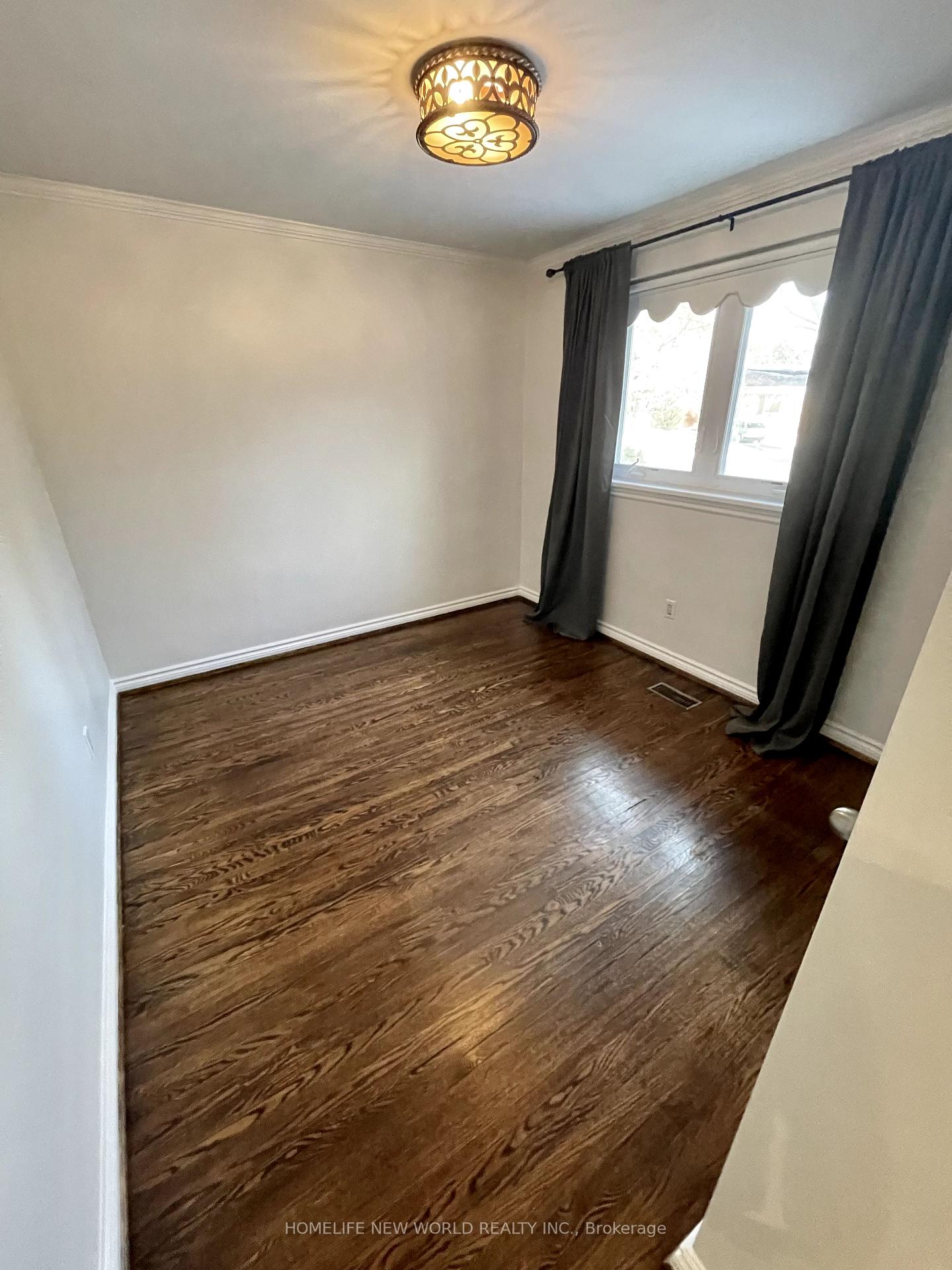 Photo 8 of 6 Cabot Court, Aurora, Aurora Heights — HOMEH