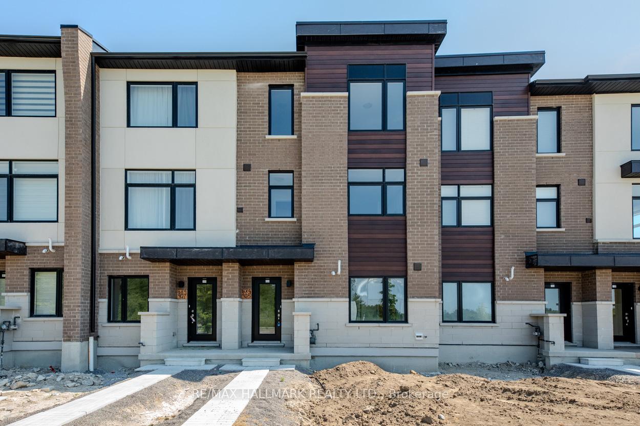 Front of Unit 703, 1695 Dersan Street