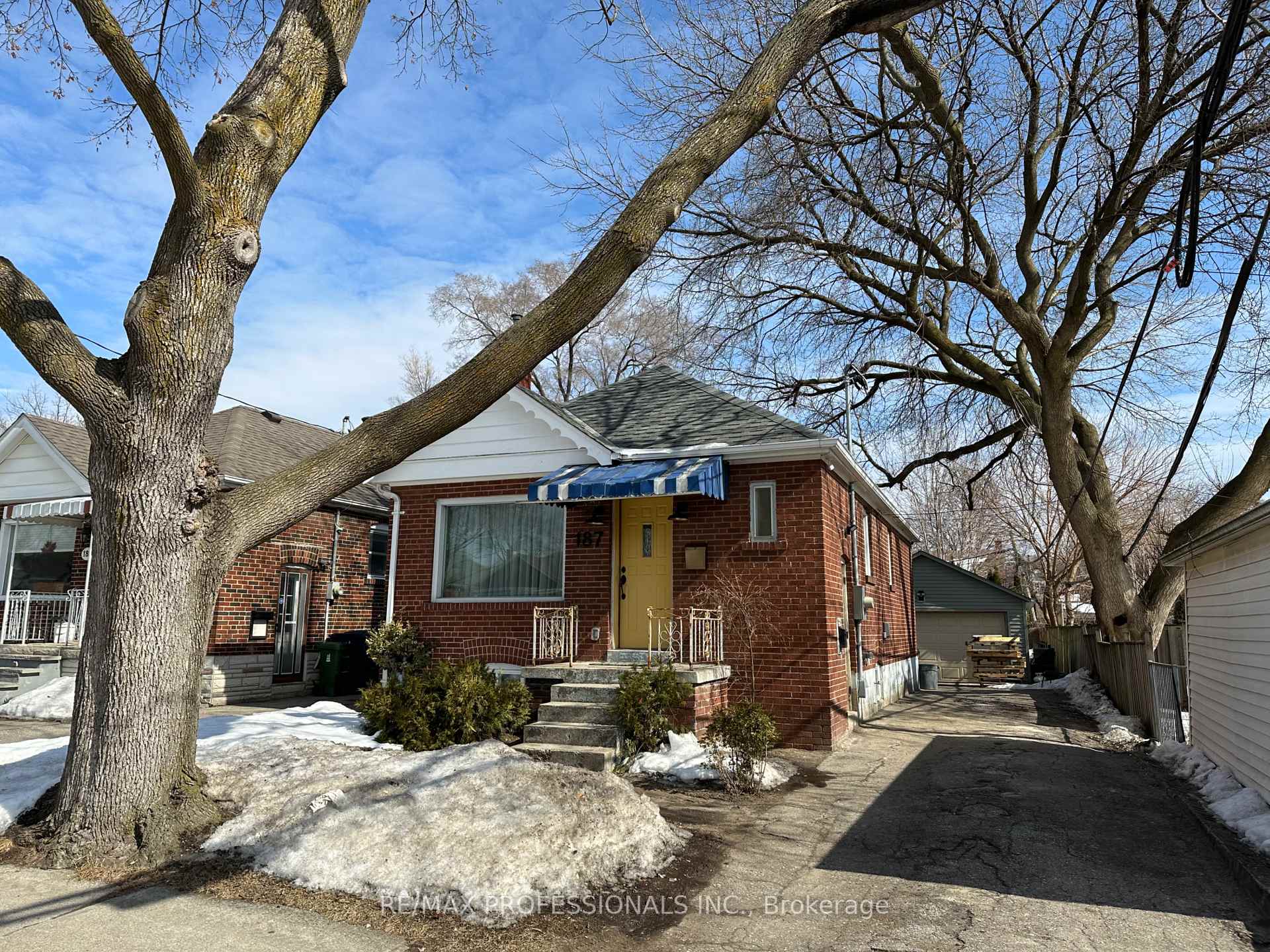 Front of Unit LOWER, 187 Aldercrest Road