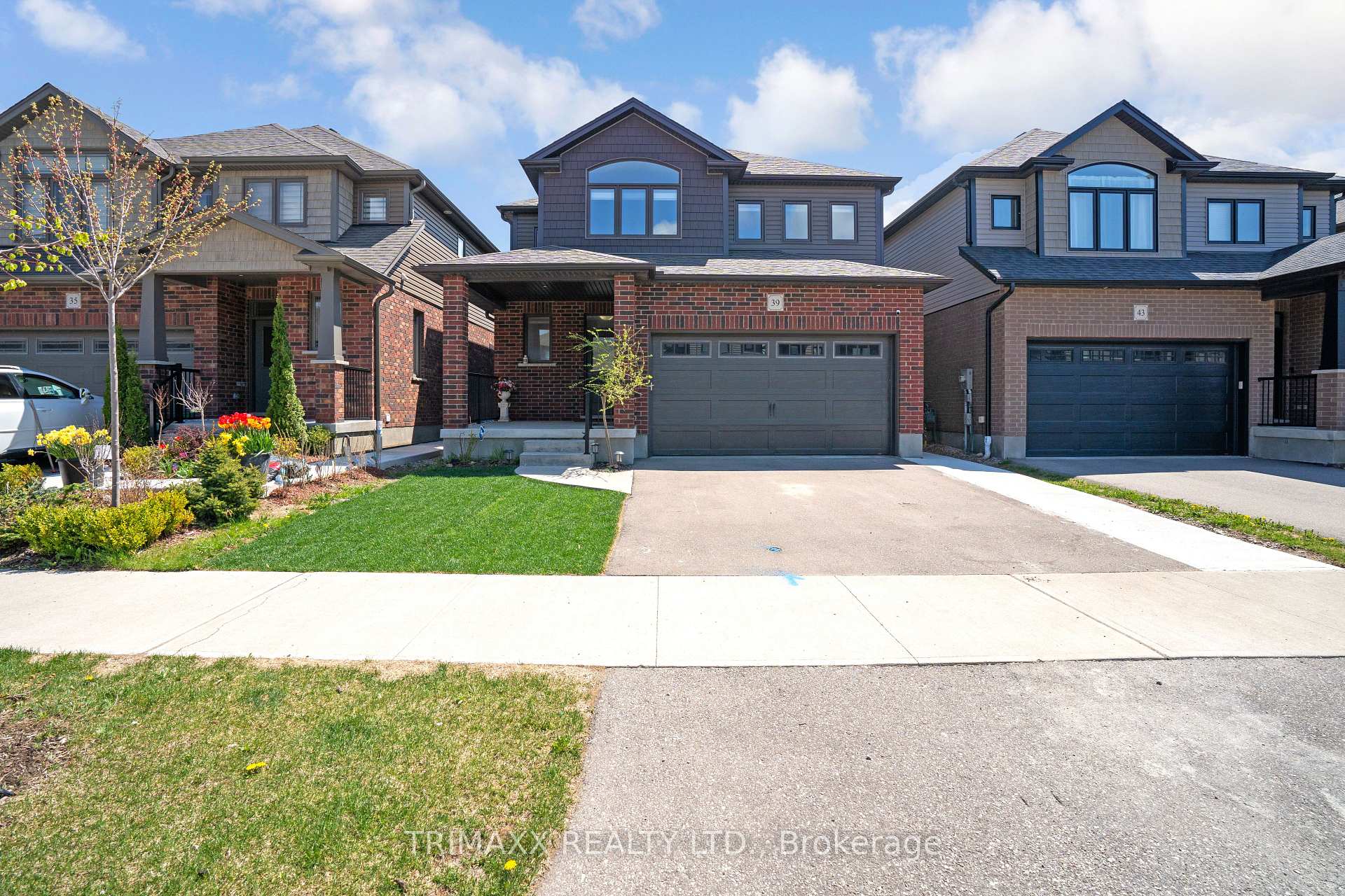 Front of 39 Loxleigh Lane