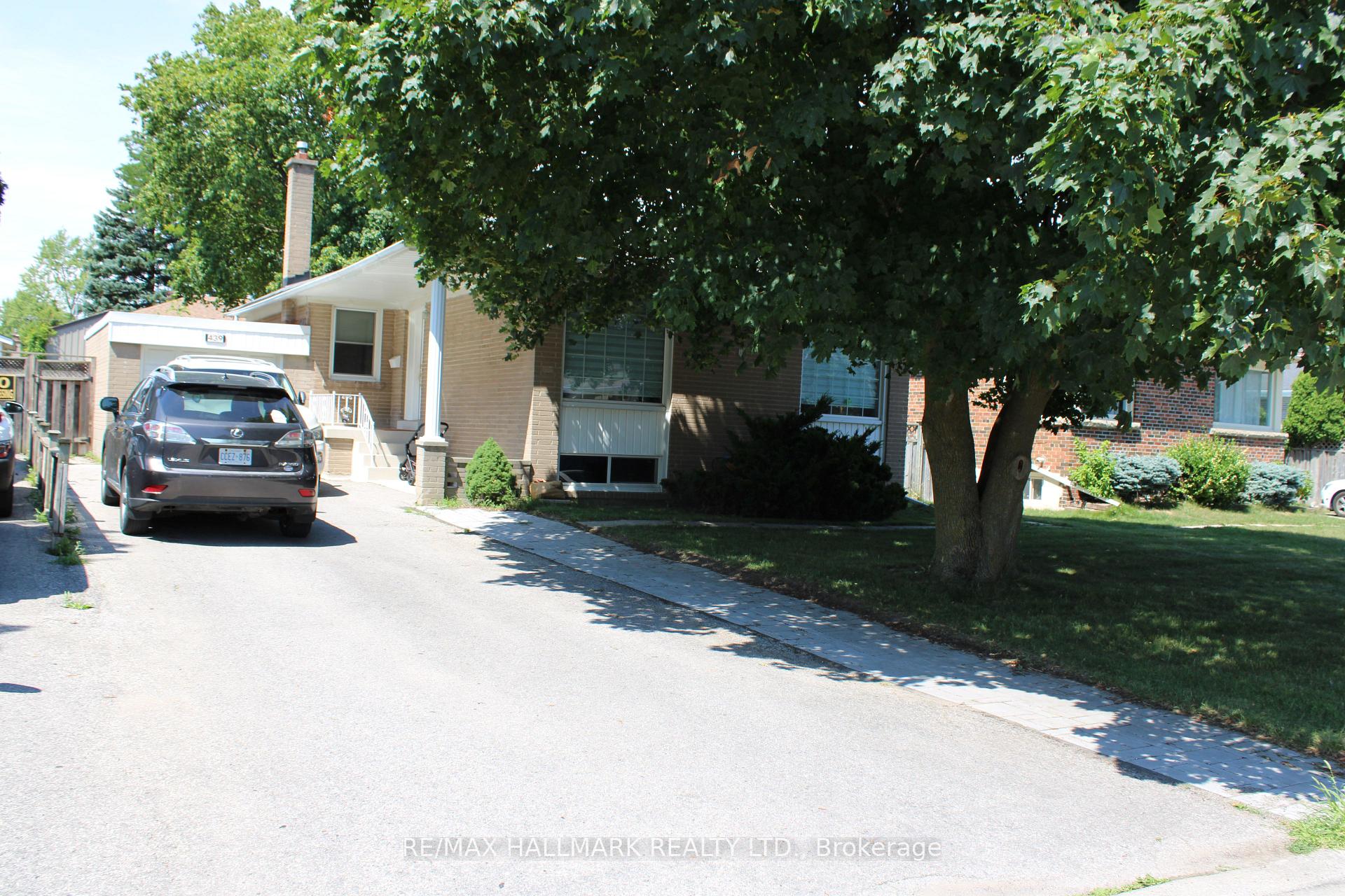 Front of Unit Lower, 439 Paliser Crescent S