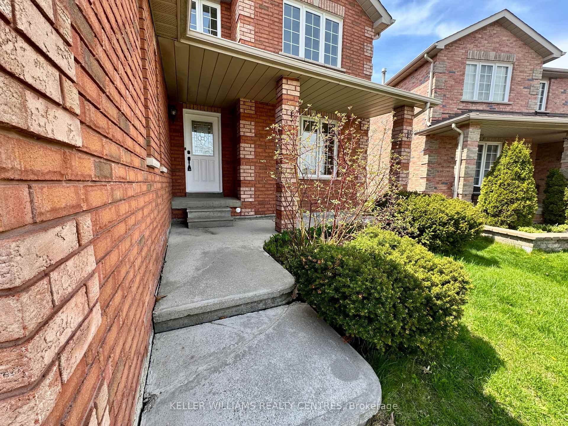 Photo 5 of Unit Main/2nd, 46 Birchwood Drive, Barrie, East Bayfield — HOMEH