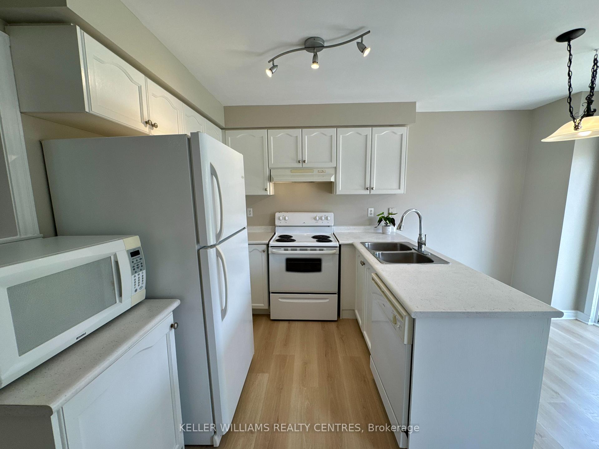 Photo 7 of Unit Main/2nd, 46 Birchwood Drive, Barrie, East Bayfield — HOMEH