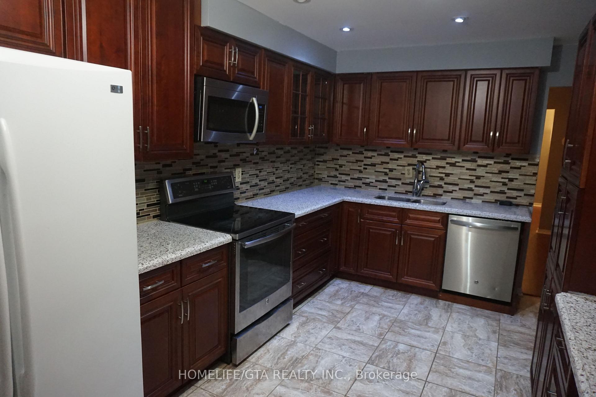 Photo 10 of 50 Longstaff Drive, Ajax, Central — HOMEH