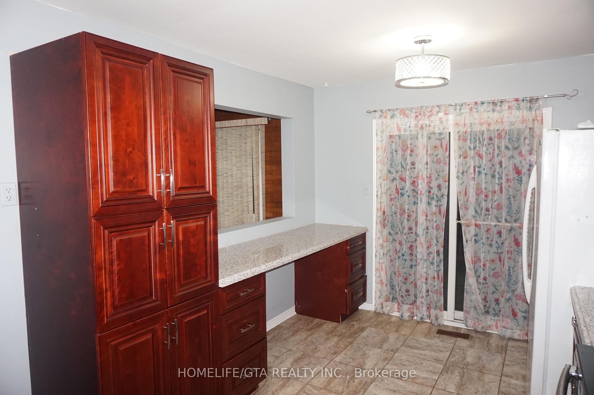 Photo 13 of 50 Longstaff Drive, Ajax, Central — HOMEH