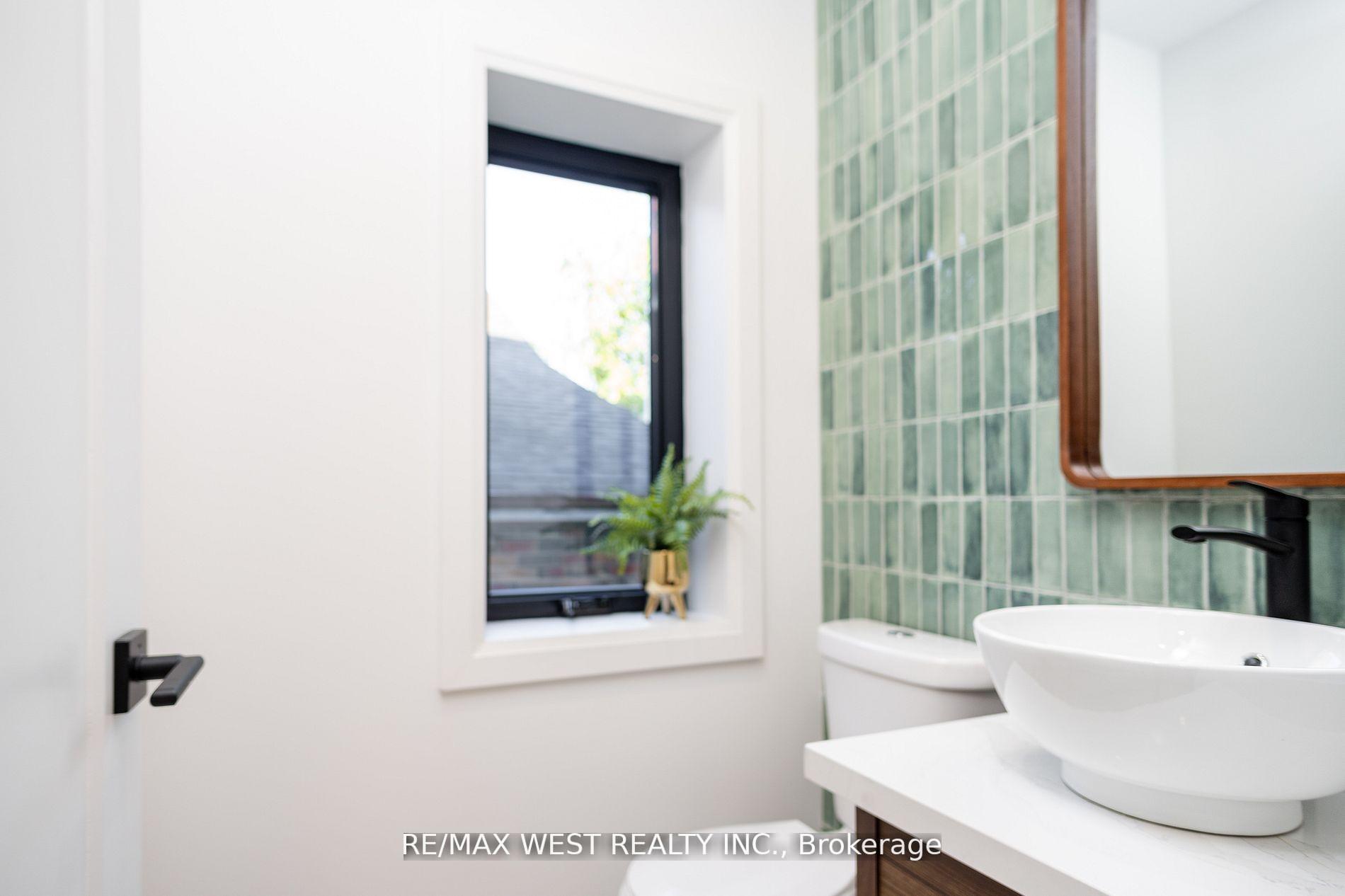 Photo 8 of 1384 Pape Avenue, Toronto, Broadview North — HOMEH