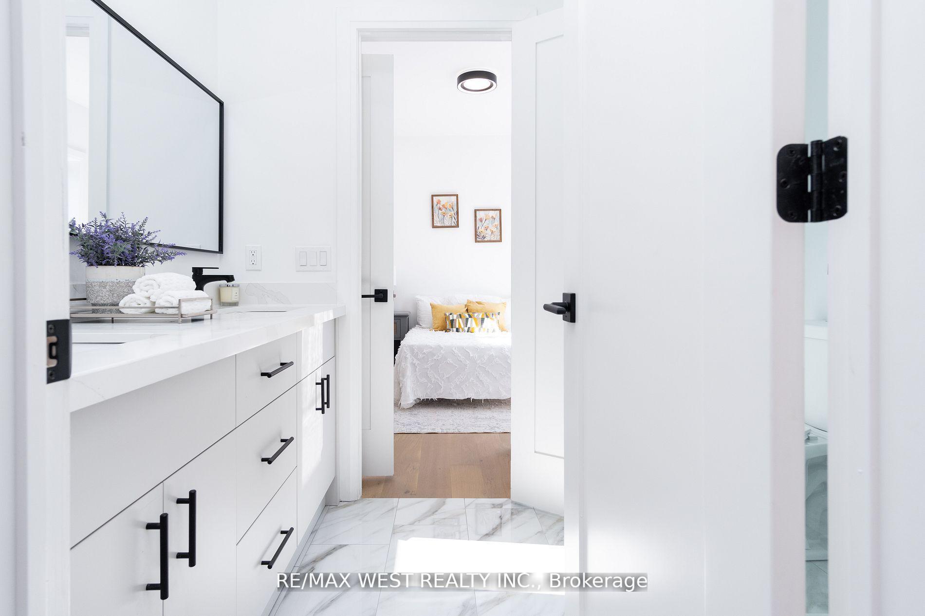 Photo 15 of 1384 Pape Avenue, Toronto, Broadview North — HOMEH