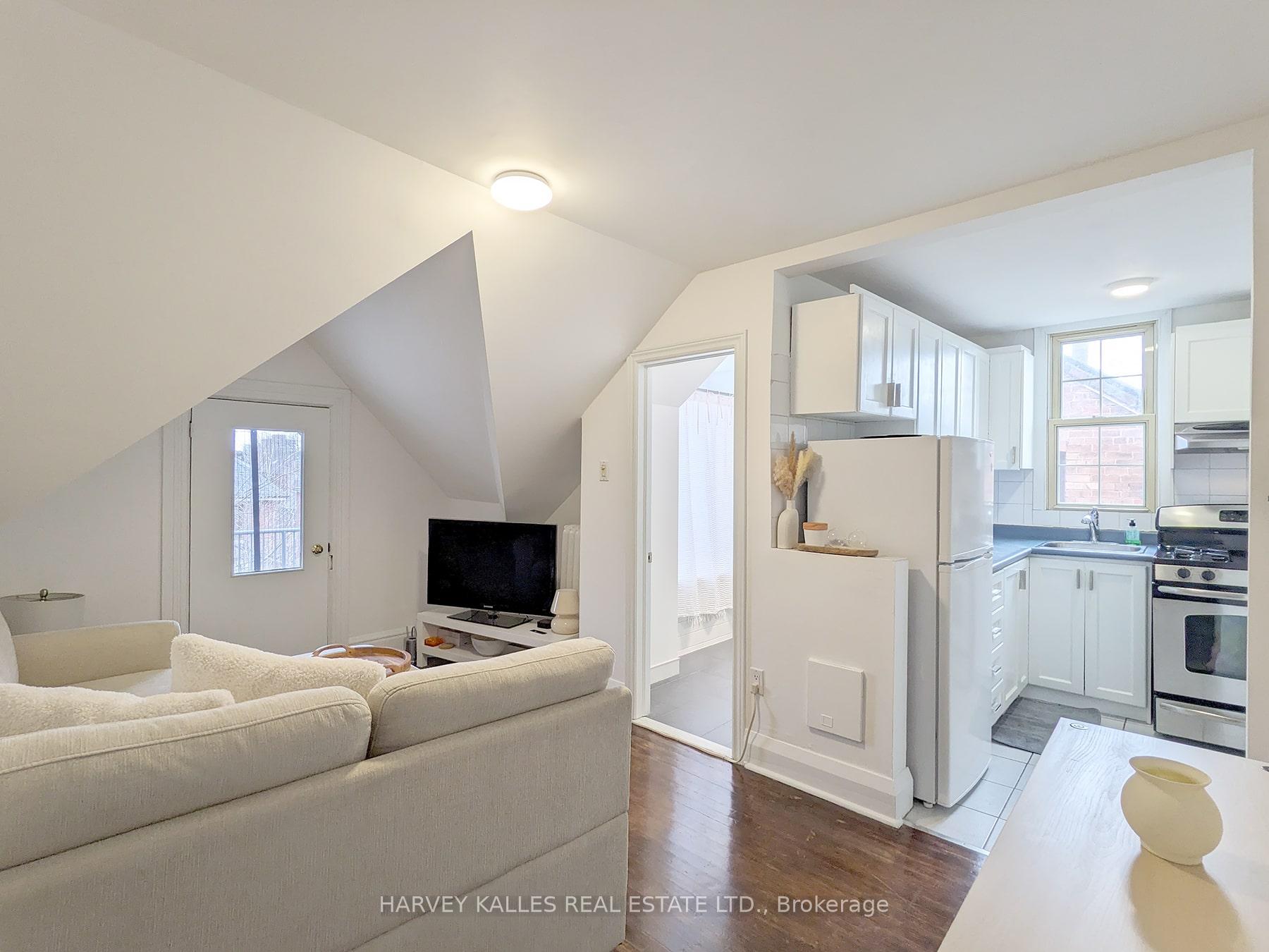 Photo 3 of Unit 3A, 107 Concord Avenue, Toronto, Palmerston-Little Italy — HOMEH