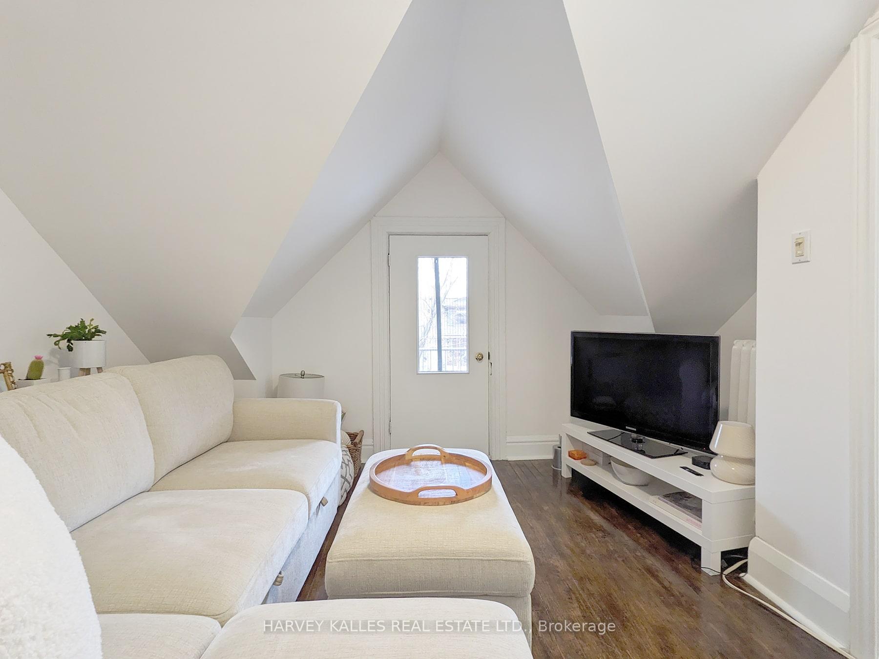 Photo 4 of Unit 3A, 107 Concord Avenue, Toronto, Palmerston-Little Italy — HOMEH
