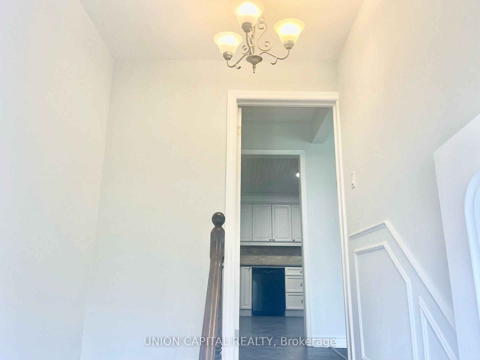 Photo 3 of Unit Upper, 117 Sherwood Forest Drive, Markham, Bullock — HOMEH