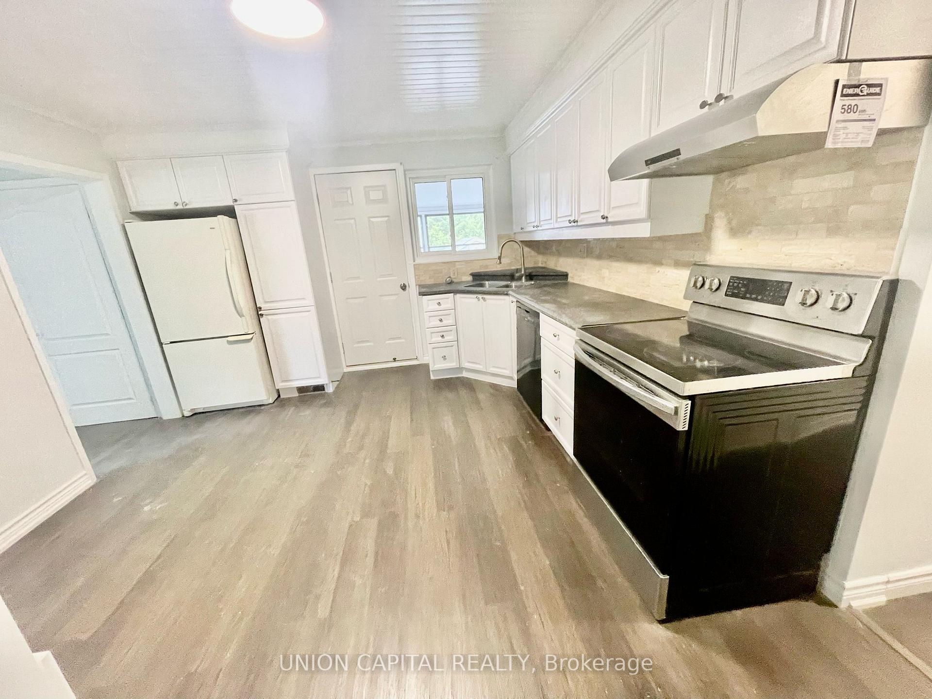 Photo 4 of Unit Upper, 117 Sherwood Forest Drive, Markham, Bullock — HOMEH