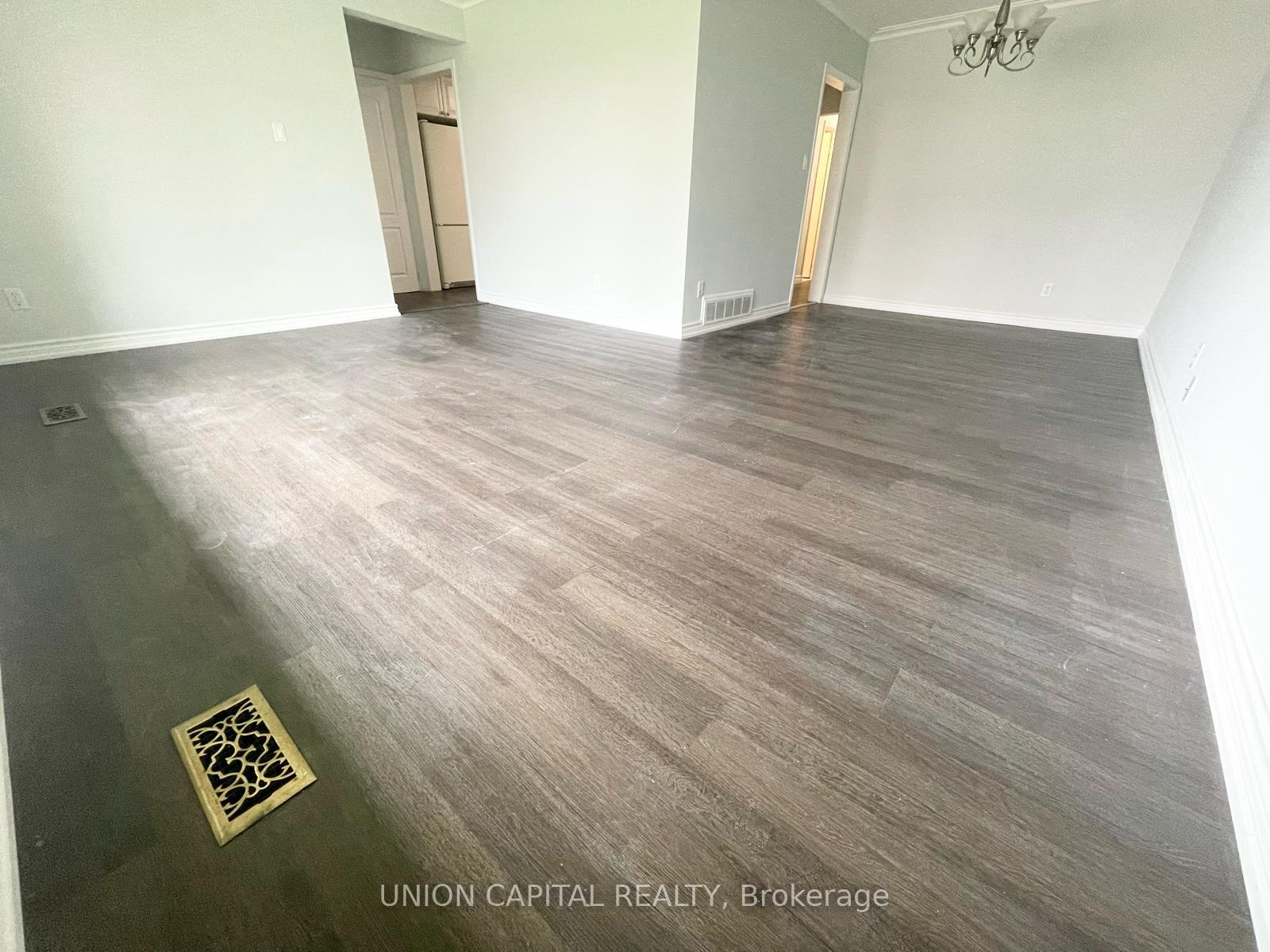 Photo 10 of Unit Upper, 117 Sherwood Forest Drive, Markham, Bullock — HOMEH