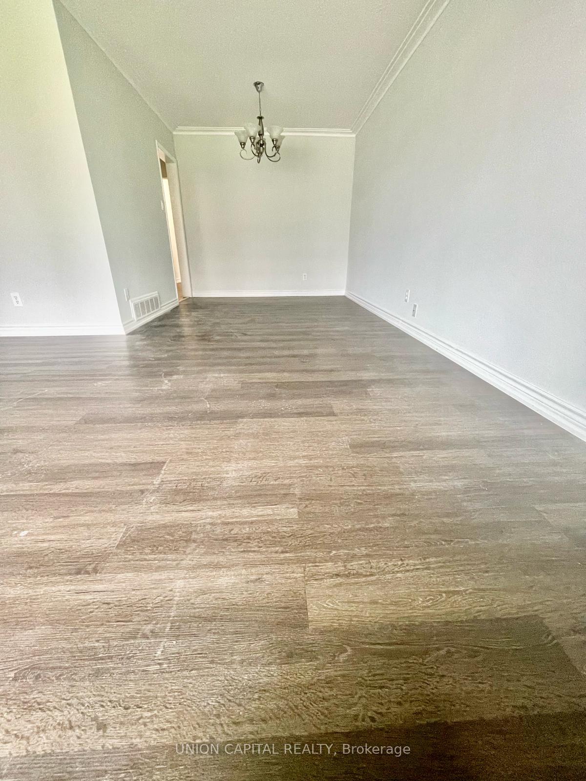 Photo 11 of Unit Upper, 117 Sherwood Forest Drive, Markham, Bullock — HOMEH